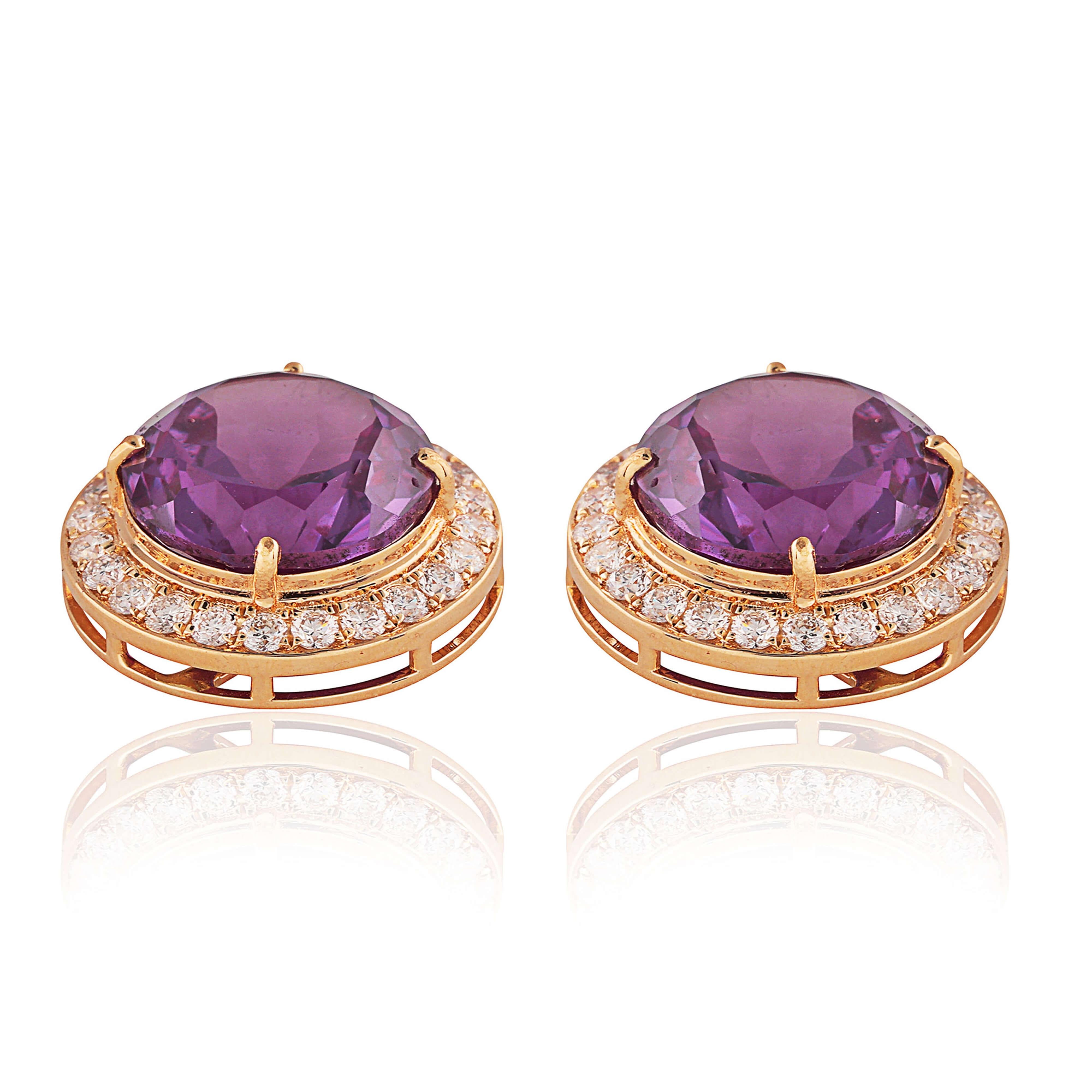 A forever piece of jewellery. A classic, an heirloom. A great (‘can’t go wrong) gift!

Set on 18kt gold with consciously sourced round cut brilliant diamonds and high corundum stones.

4.198 grams 18kt gold; 0.75 carat round brilliant cut diamonds;