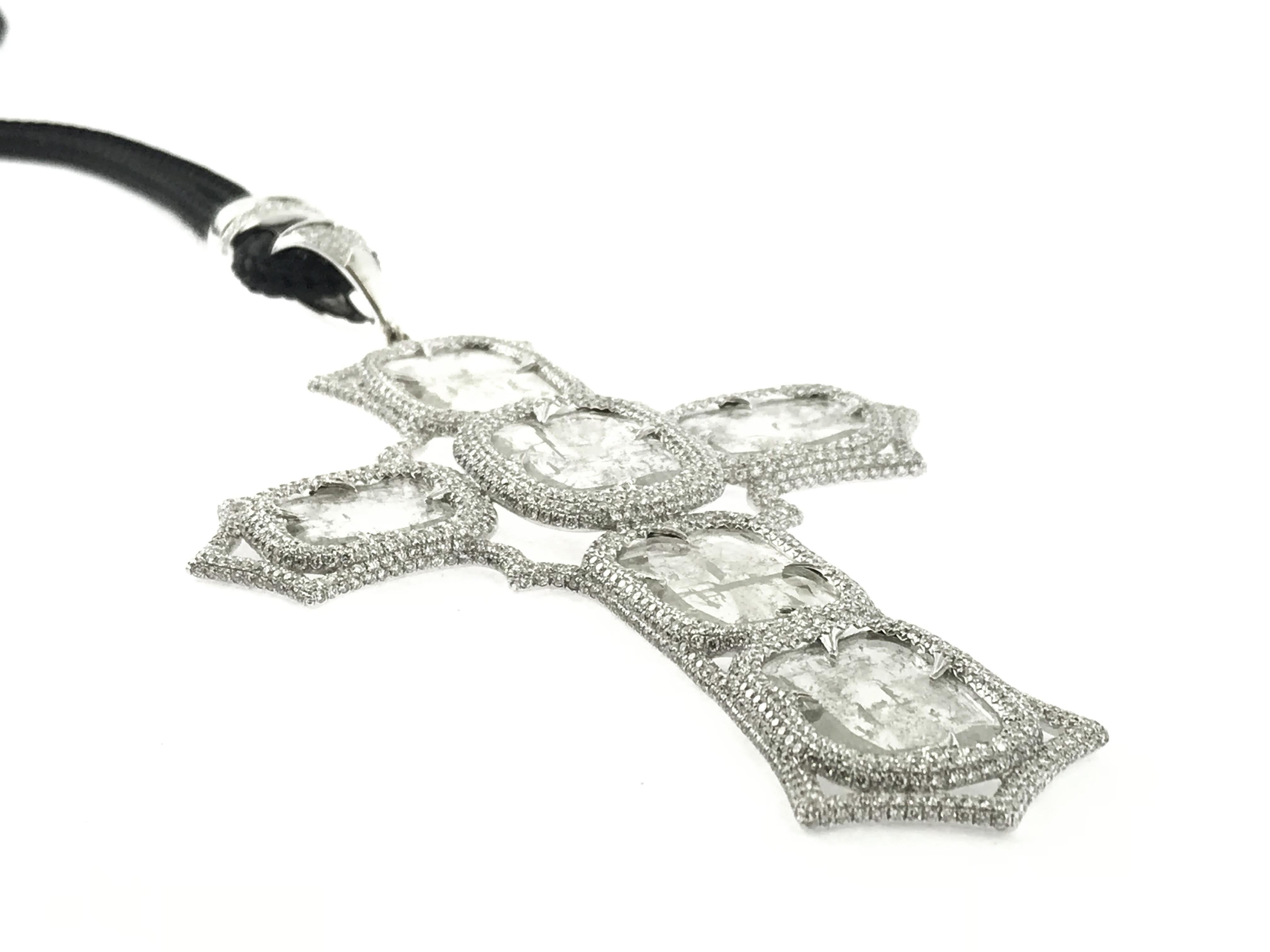 Women's or Men's 18 Karat Gold Cross Necklace with Slice Diamonds For Sale