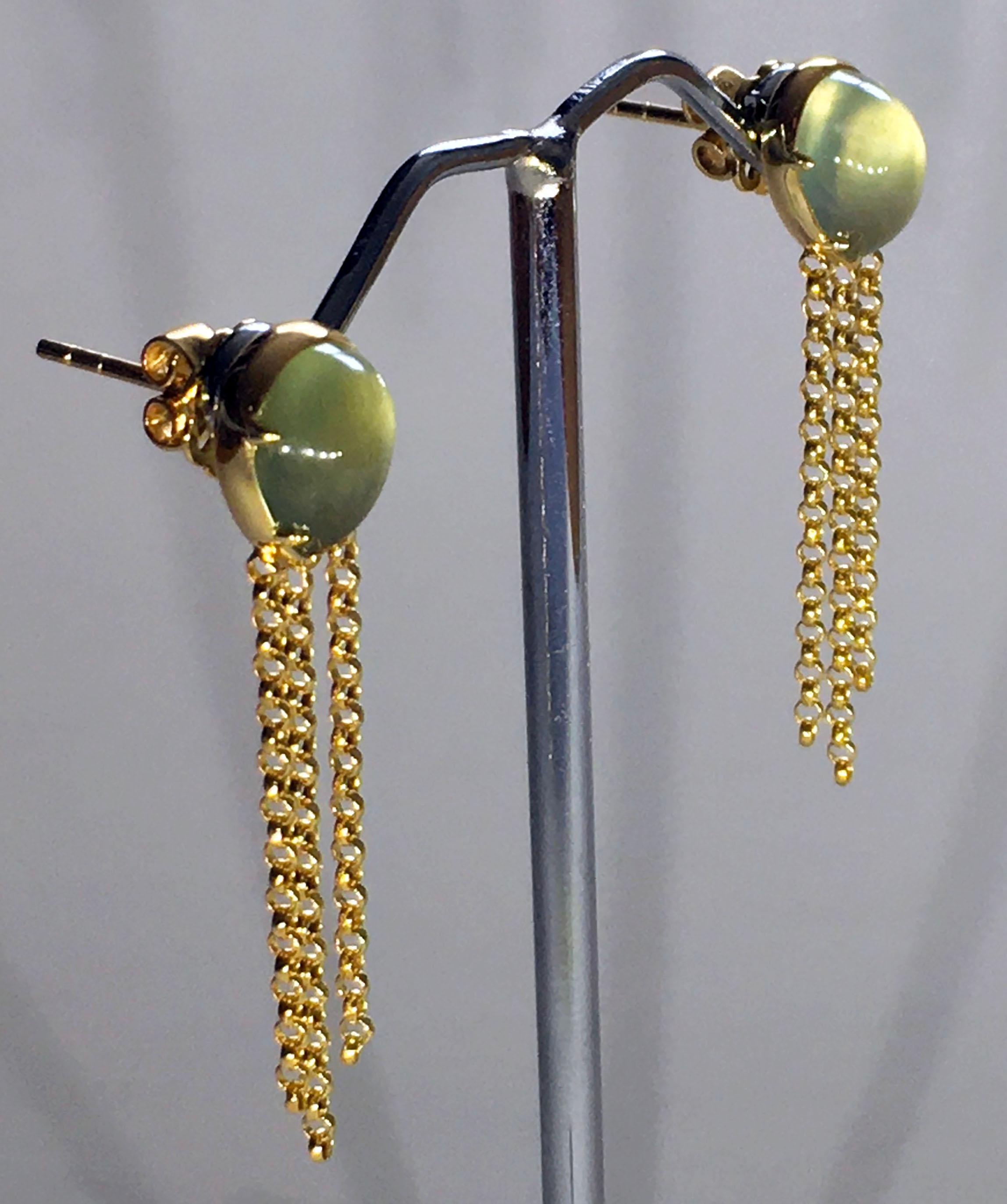 Classical Roman 18kt Gold Dangle Earrings set with Prehnite Cabochons 2