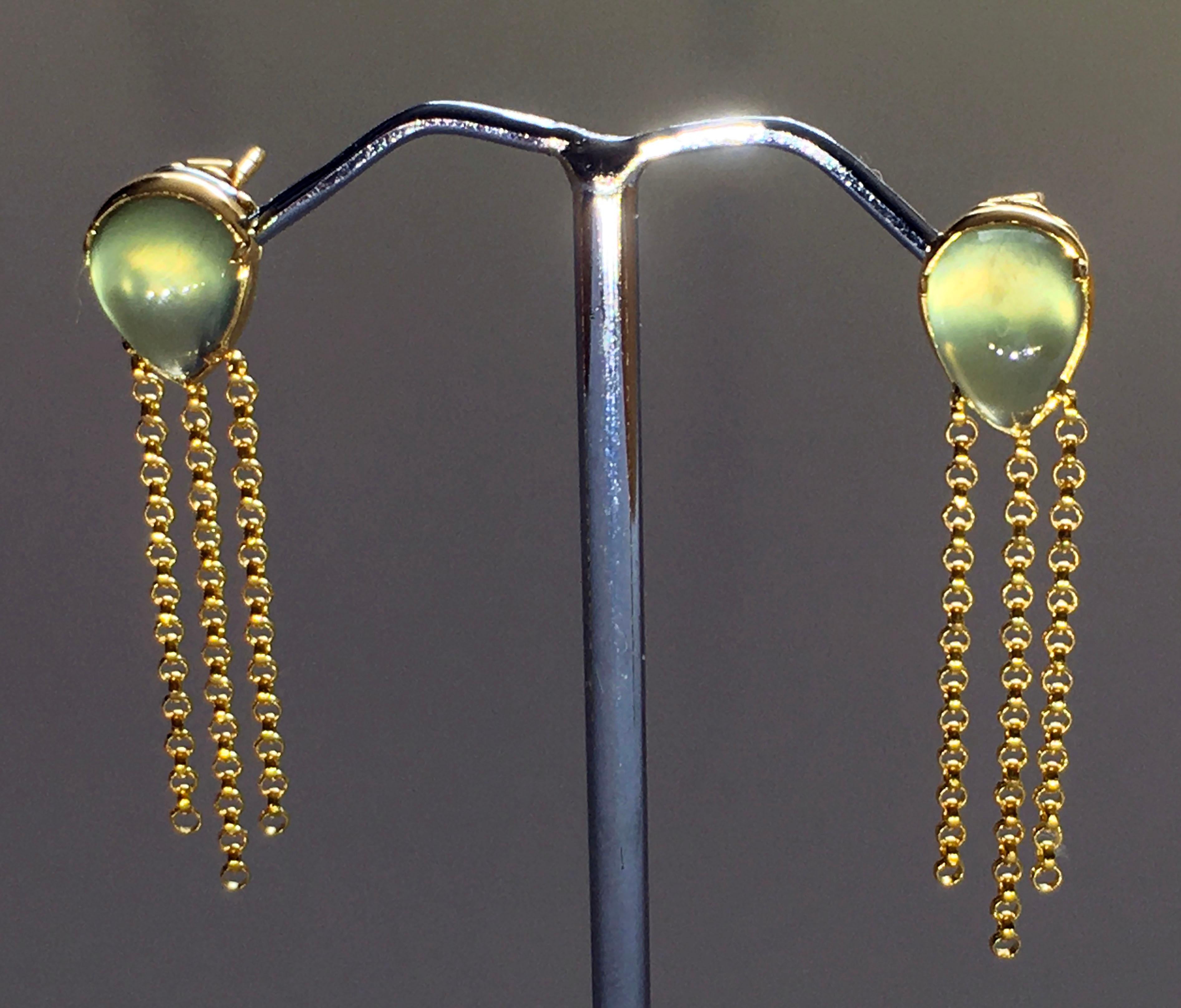 Classical Roman 18kt Gold Dangle Earrings set with Prehnite Cabochons 3