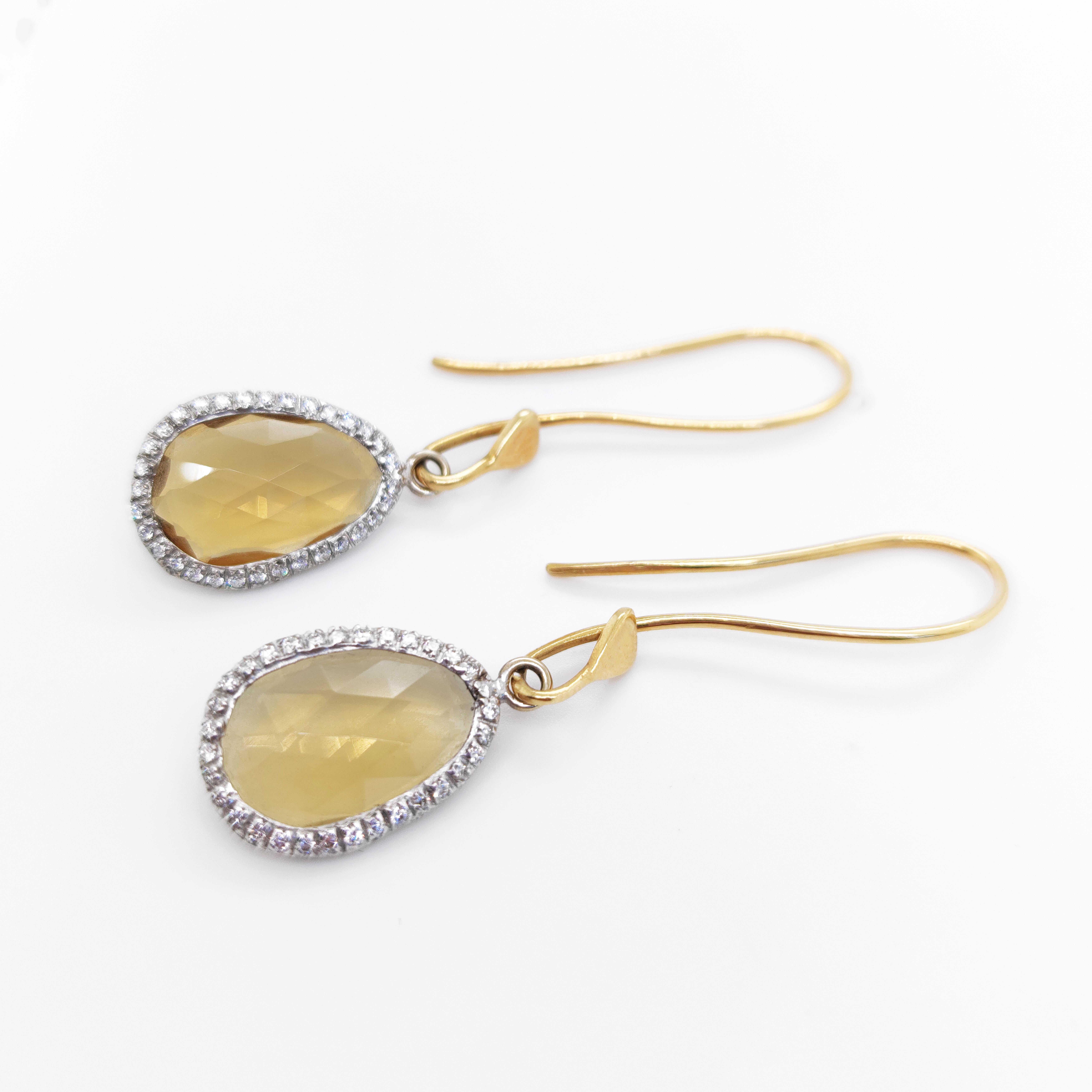The Dharma collection takes inspiration from far away cultures reinterpreted in an occidental version. 
There is a game of fusion of natural stones, like citrine quartz in this earrings, featured in flat to mixed-cut stones. The co-presence of a