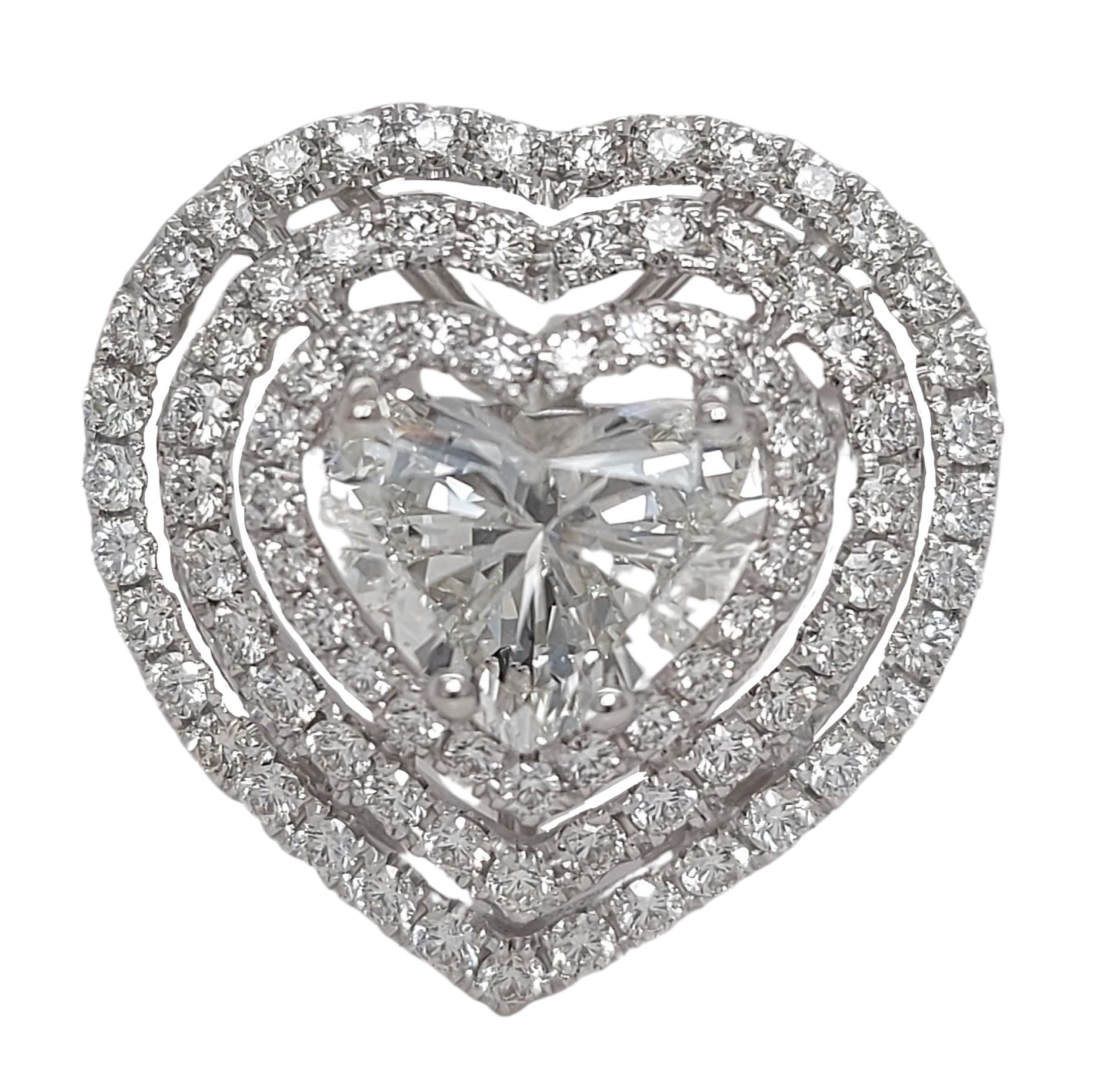 Stunning 18kt Gold Diamond ring with 1.50ct Heart Shaped Diamond & Brilliant Cut Diamonds

Completely Handcrafted In our Atelier.

Diamond: Heart shaped diamond approx. 1,50ct G SI, surrounded by brilliant cut diamonds together approx.