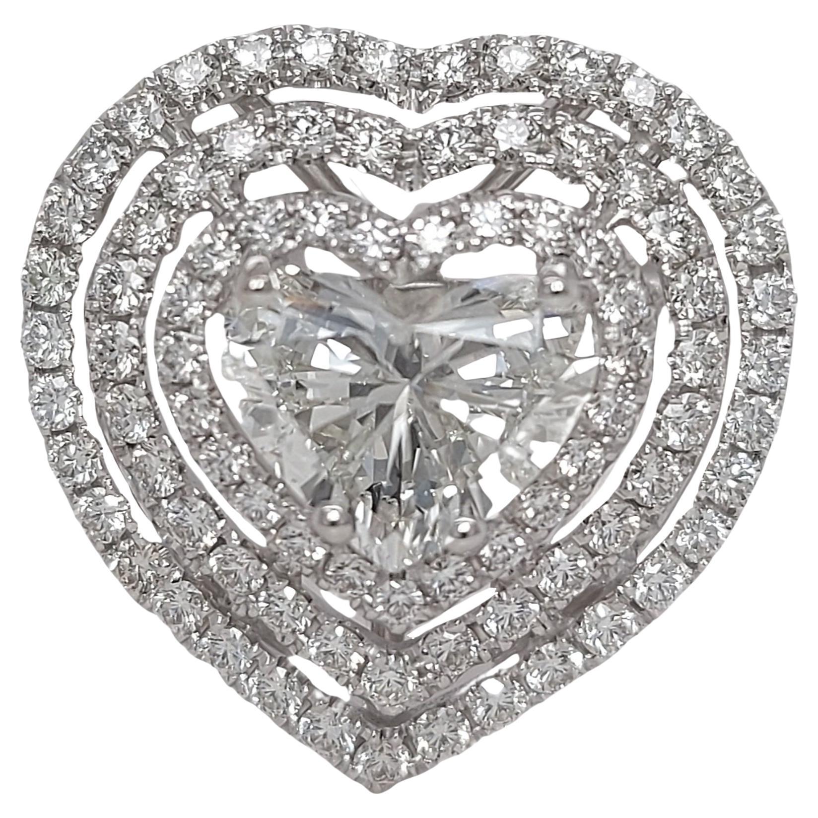 18kt Gold Diamond Ring 1.50 Ct Heart Shaped Diamond & Brilliant Cut Diamonds For Sale