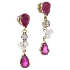 Boucles d'oreilles pendantes en or 18 carats serties de rubis naturels de Birmanie, perles et diamants