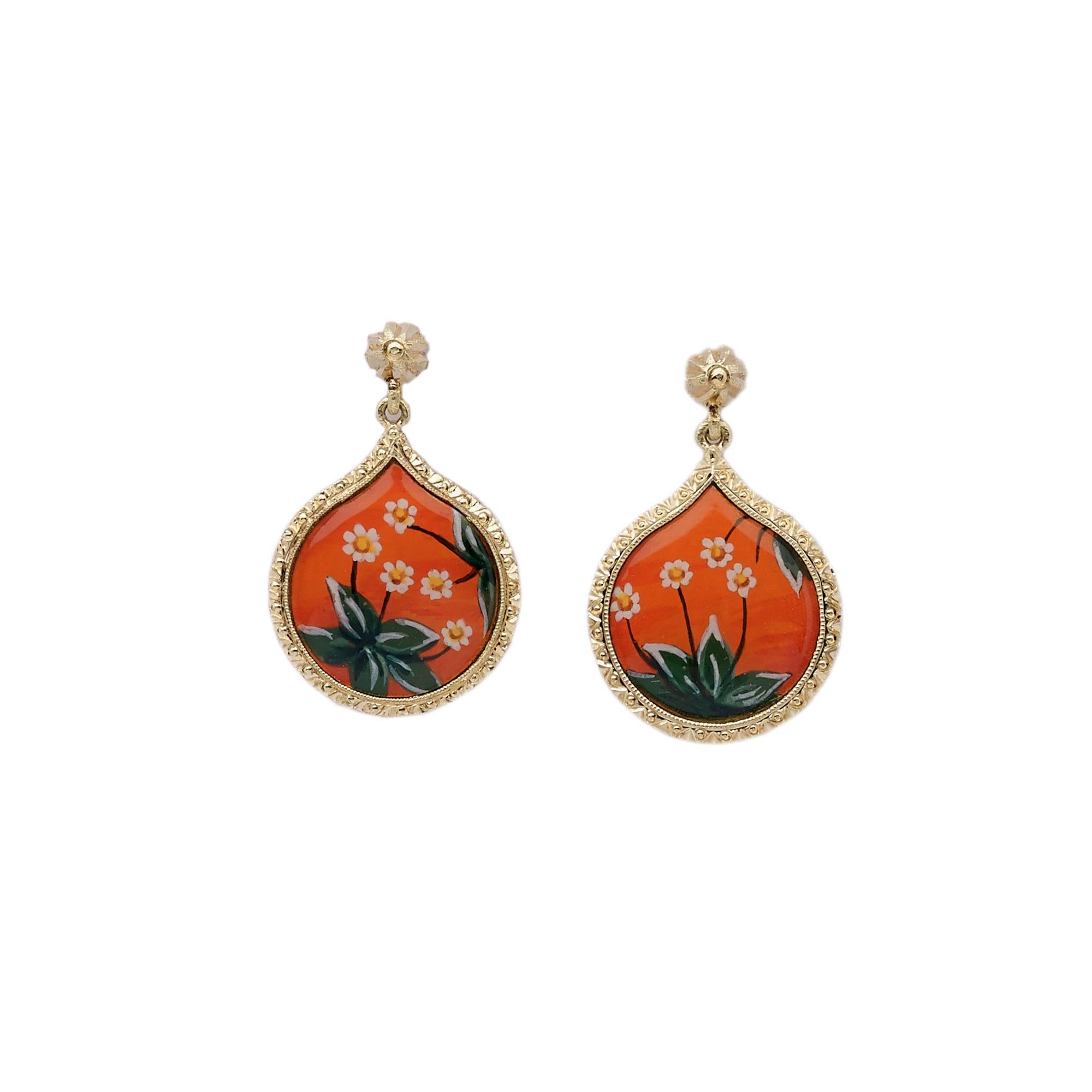 Women's 18kt gold drop-shaped earrings engraved painted in miniature and enamelled by us For Sale