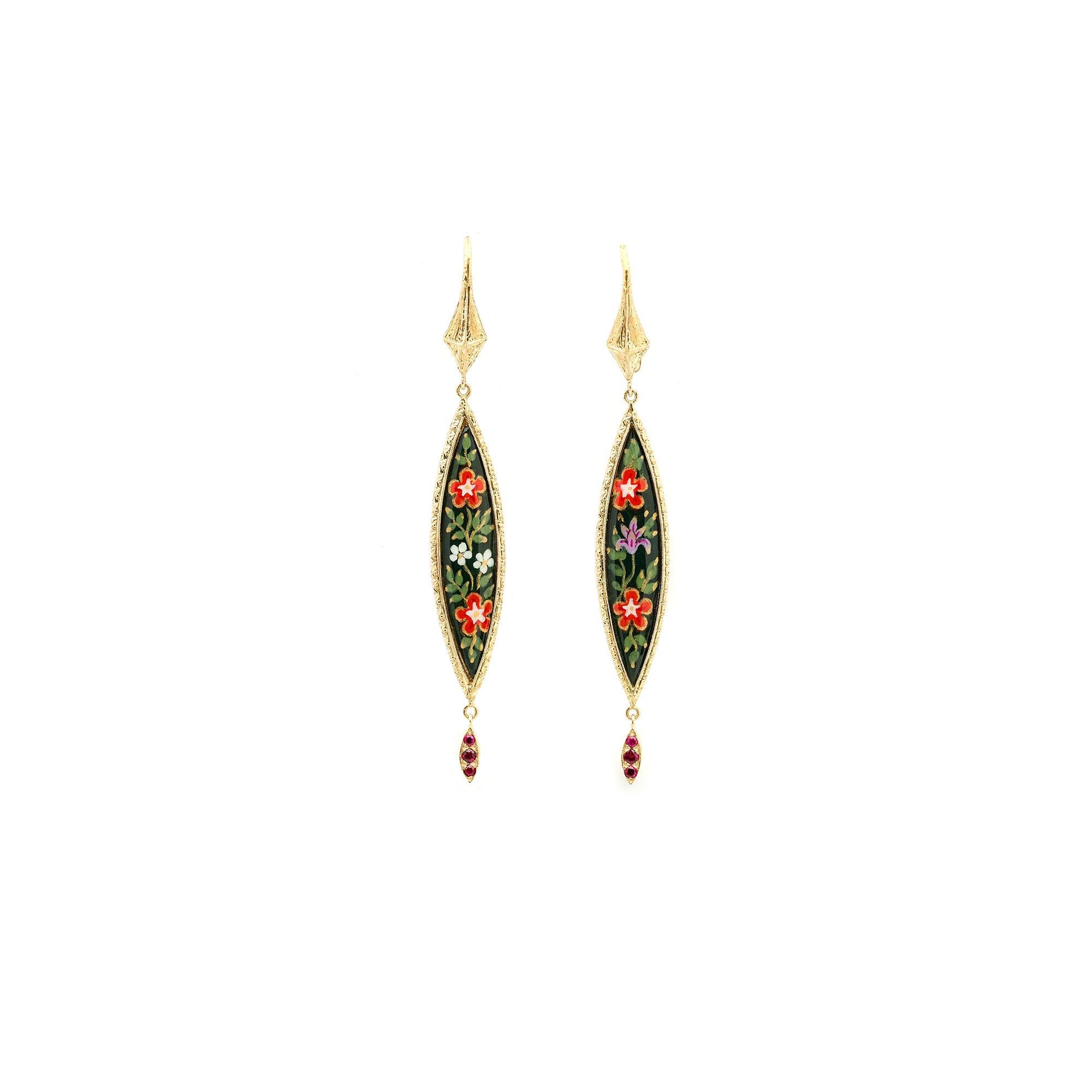 18kt gold earrings, Diamonds, engraved painted in miniature & enamelled by hands For Sale 1