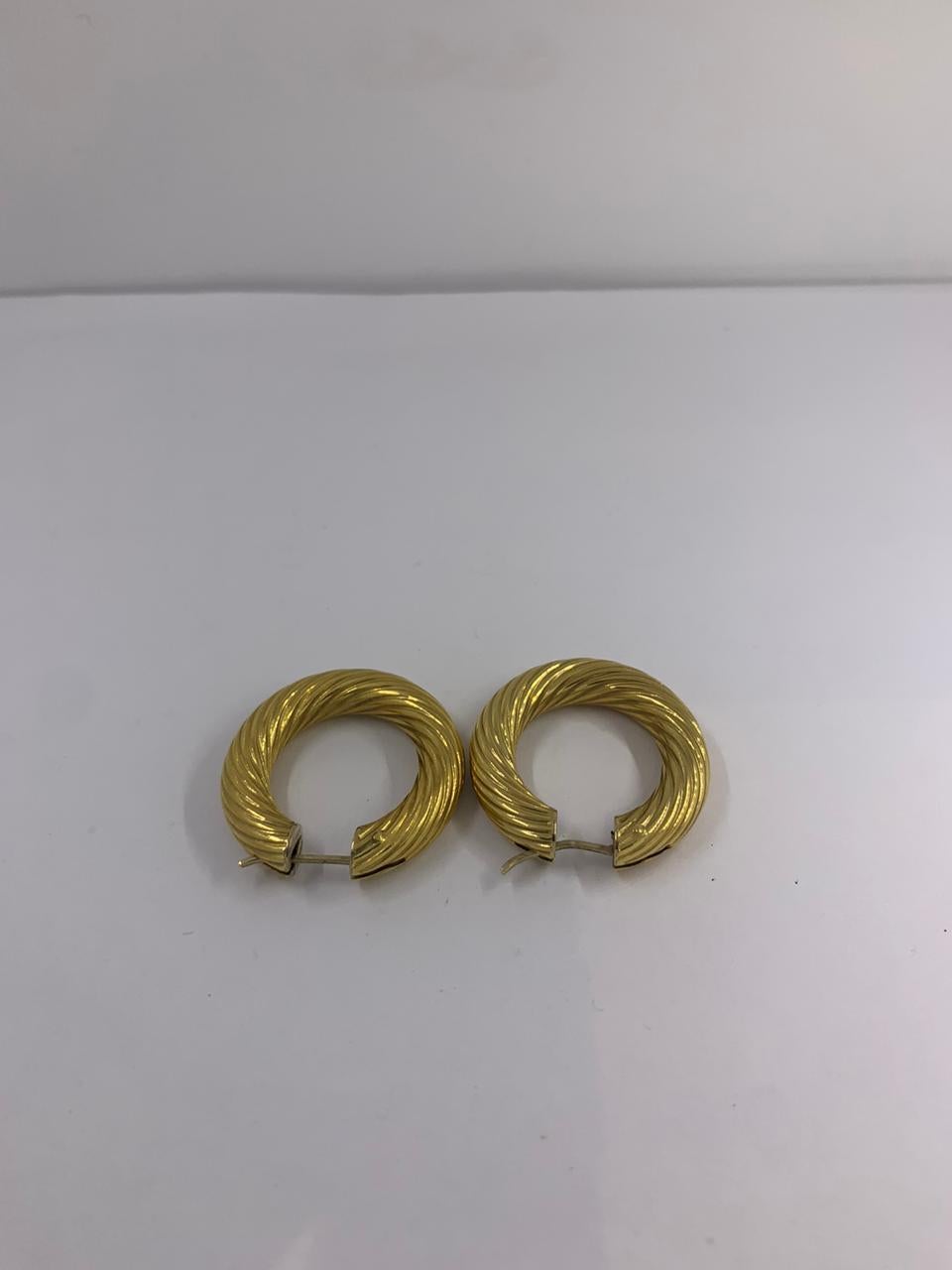 18 Karat Gold Earrings In New Condition In Wilmington, DE