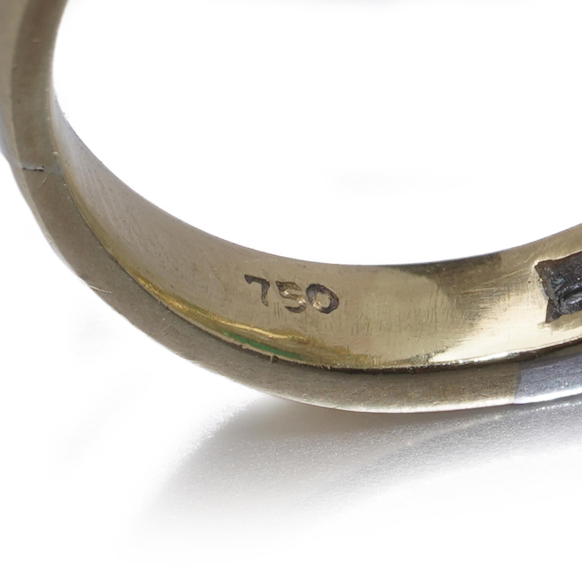 Anillo Racimo de Esmeraldas y Diamantes de Oro de 18 Quilates en venta 3