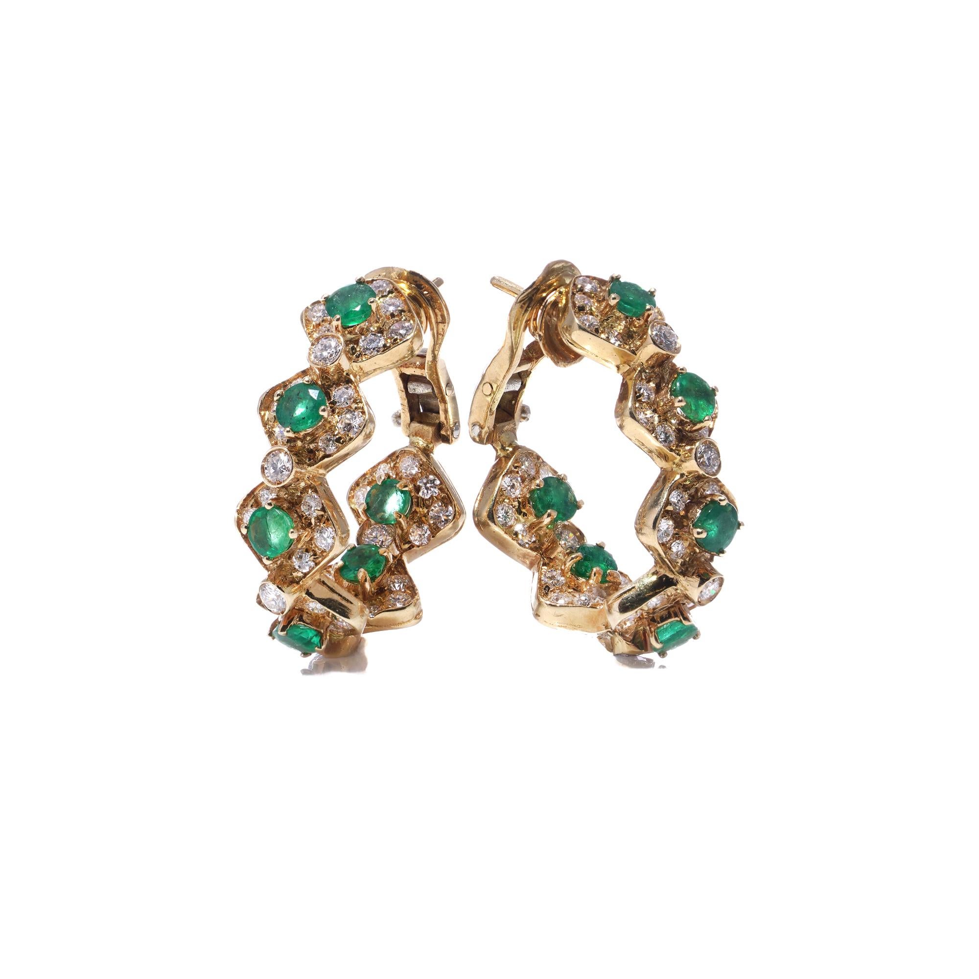 Brilliant Cut 18kt gold emerald diamond clip - on earrings For Sale