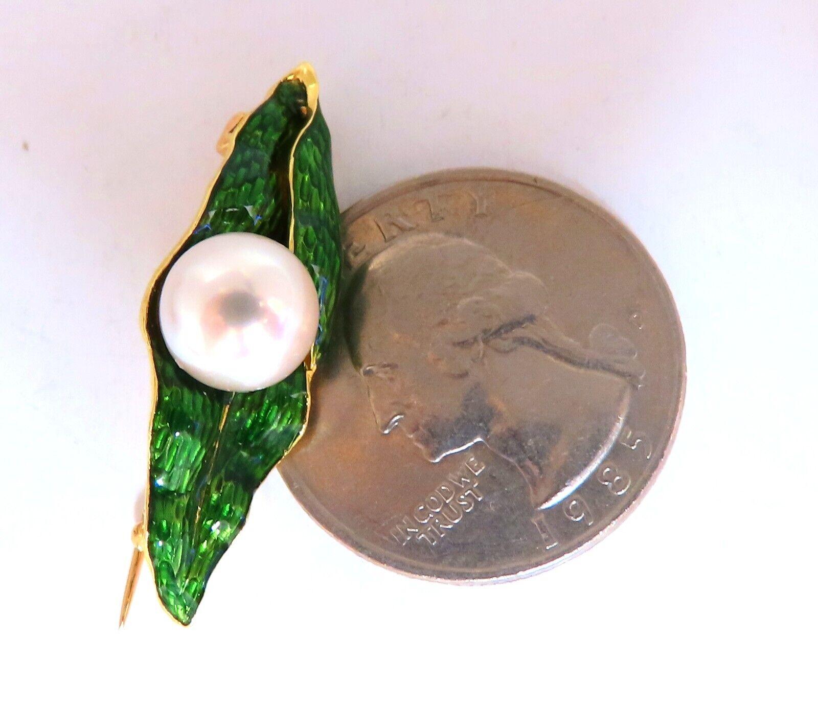 18kt Gold Enamel Leaf Pearl Pin In New Condition For Sale In New York, NY