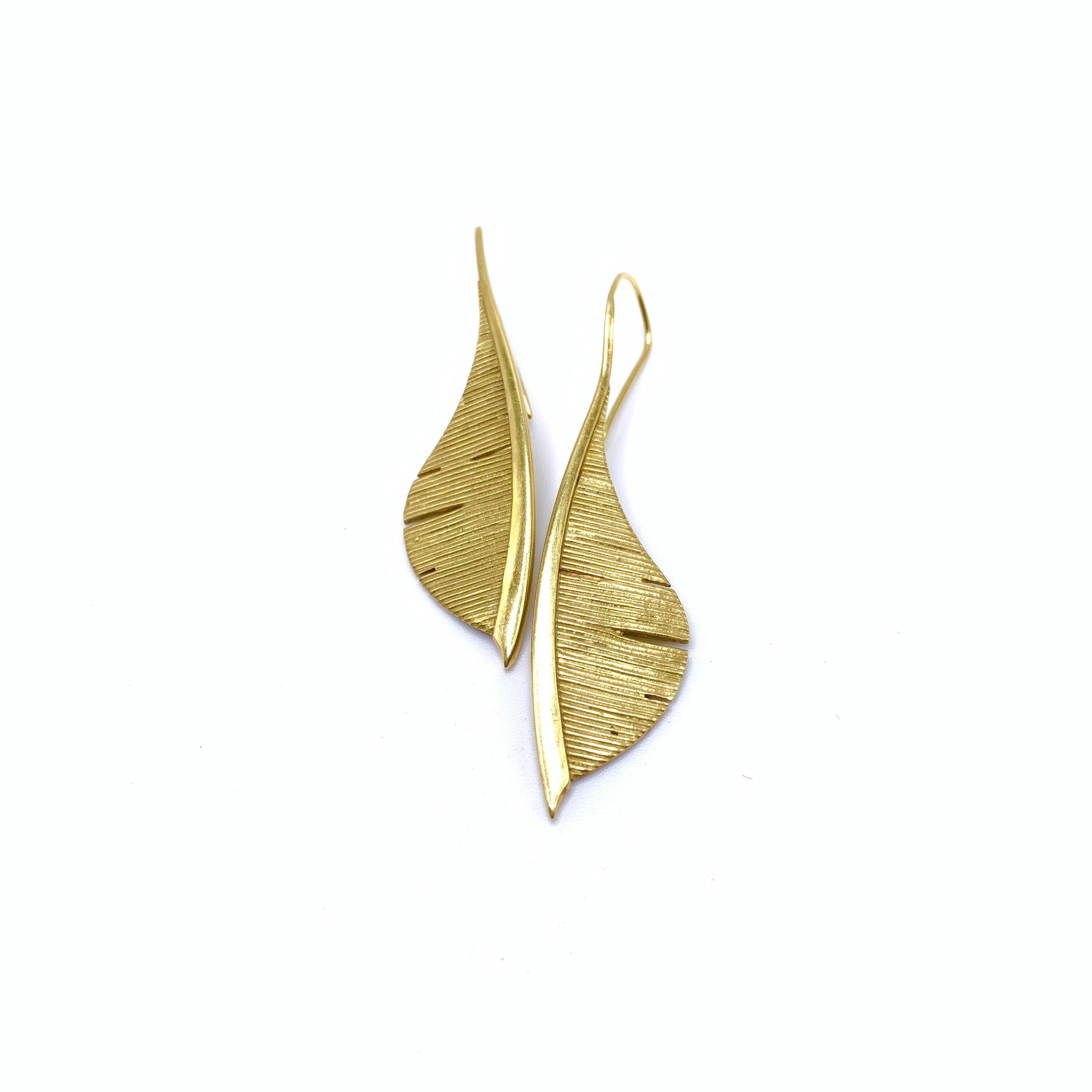 Retro 18KT Gold Feather Earrings For Sale
