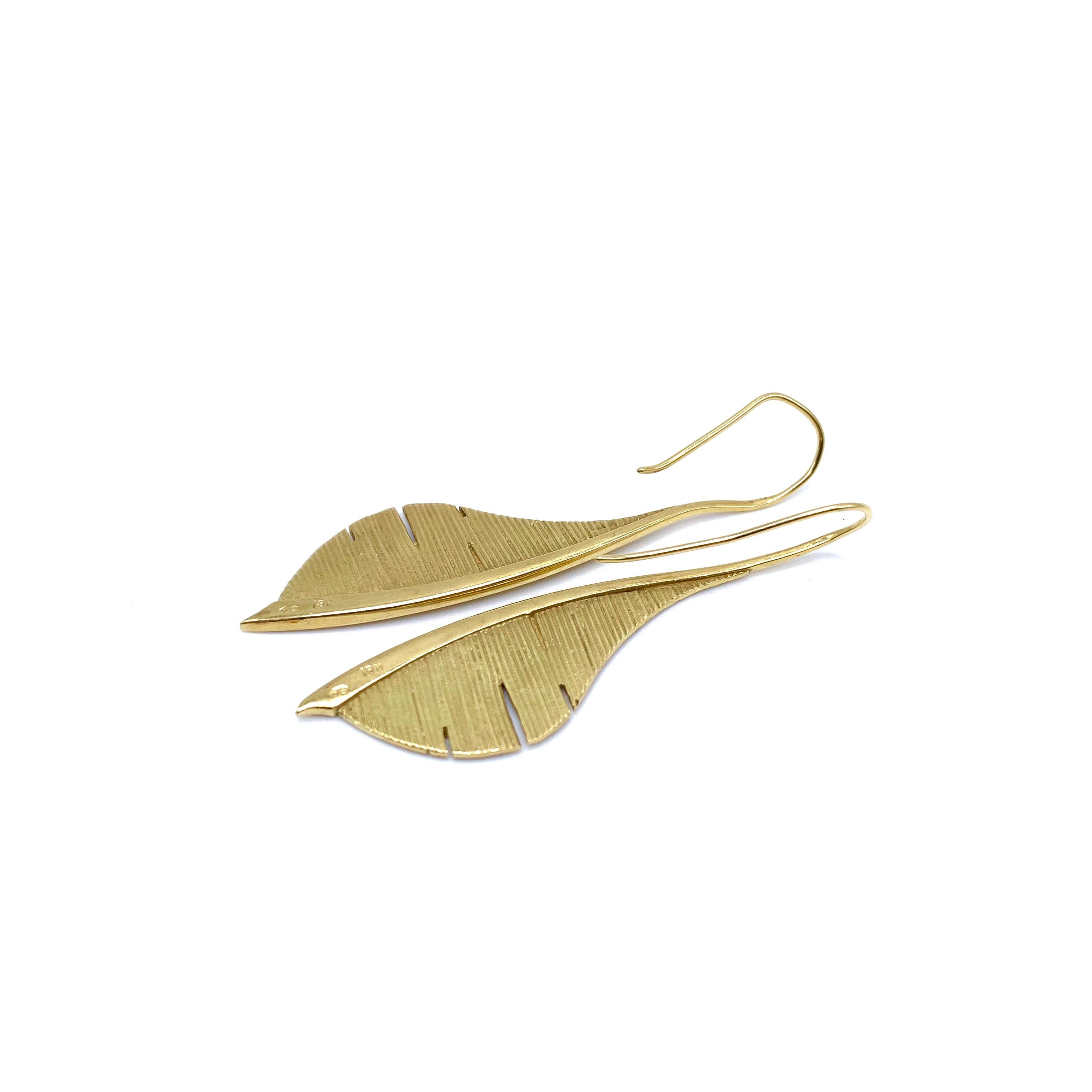 18KT Gold Feather Earrings In Good Condition For Sale In Lynchburg, VA