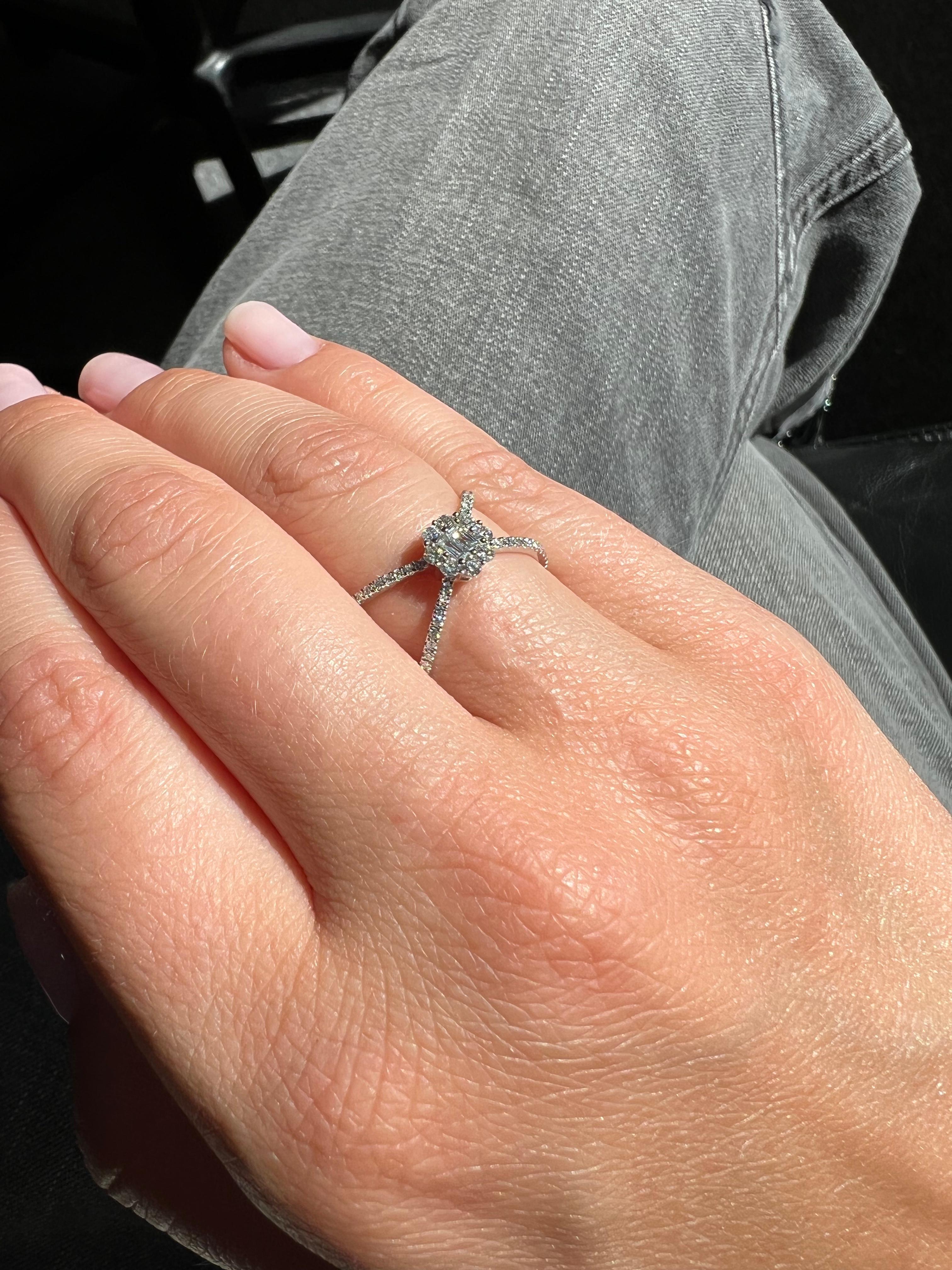Bague à tige fendue en or jaune 18 carats avec diamants naturels de 0,40 carat en vente 3
