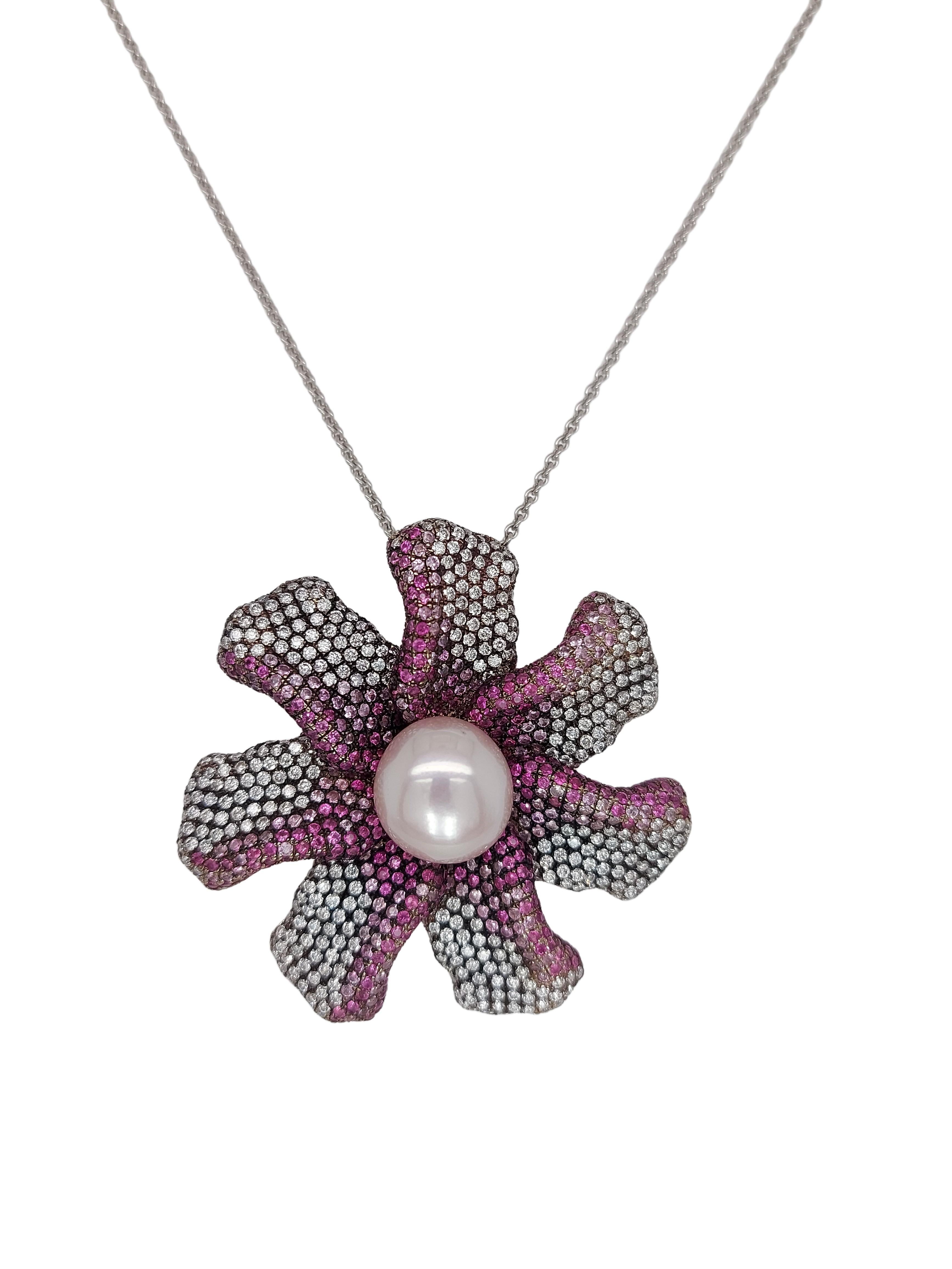 Amazing 18kt white Gold Flower Pendant / Necklace with 2.83ct Diamonds, 4.40ct Sapphire, Pearl

A real work of art as well from our goldsmith as from the setter to make the color grading and setting.

One of a kind ,unique piece !

Diamonds: