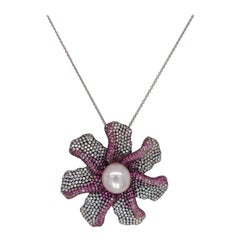 18kt Gold Flower Pendant with 2.83ct Diamonds, 4.40ct Sapphire, Pearl
