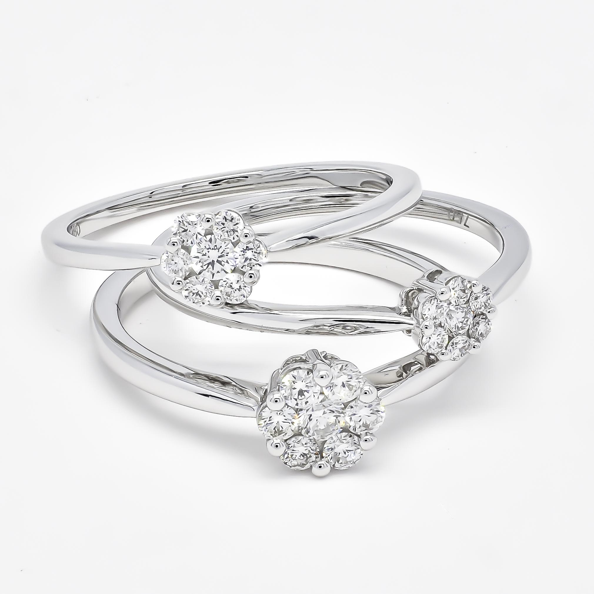 18kt Gold Flower Single Cluster Natural Diamonds Engagement Ring For Sale 1