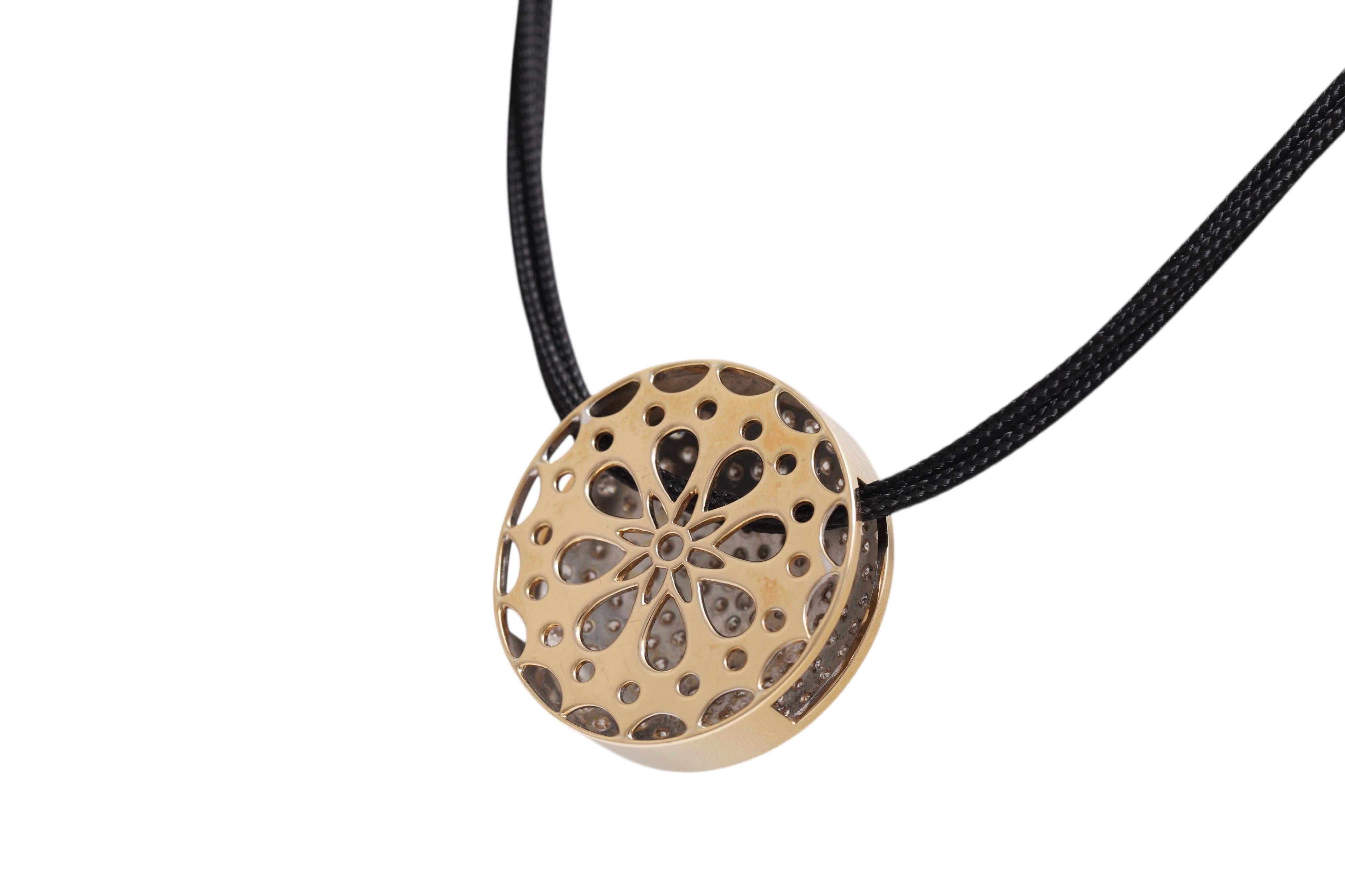 18Kt Gold Full Pavé Diamonds Necklace / Pendant For Sale 1