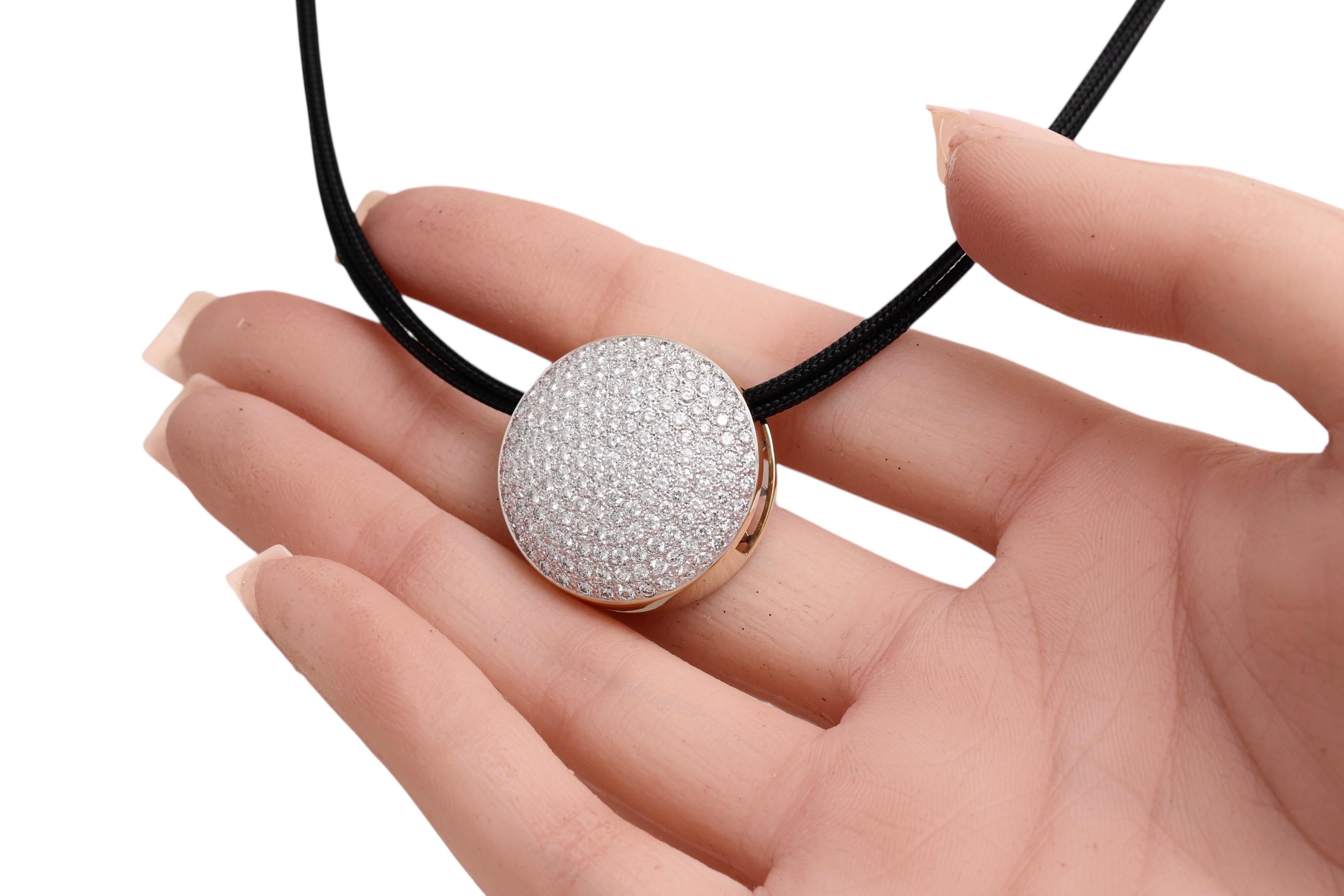 18Kt Gold Full Pavé Diamonds Necklace / Pendant For Sale 3