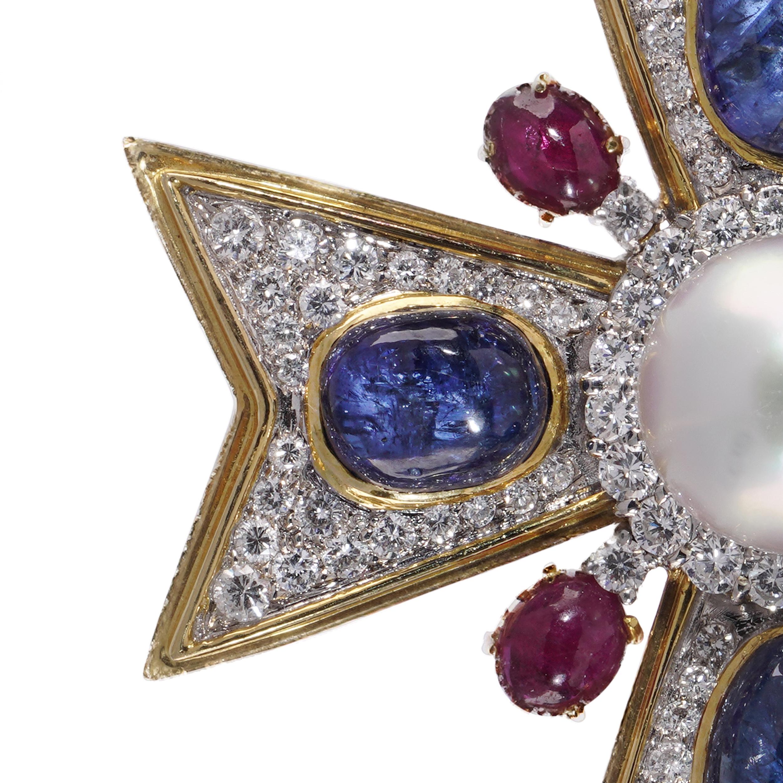 18kt Gold Gem-Set Maltese Cross Brooch en vente 4