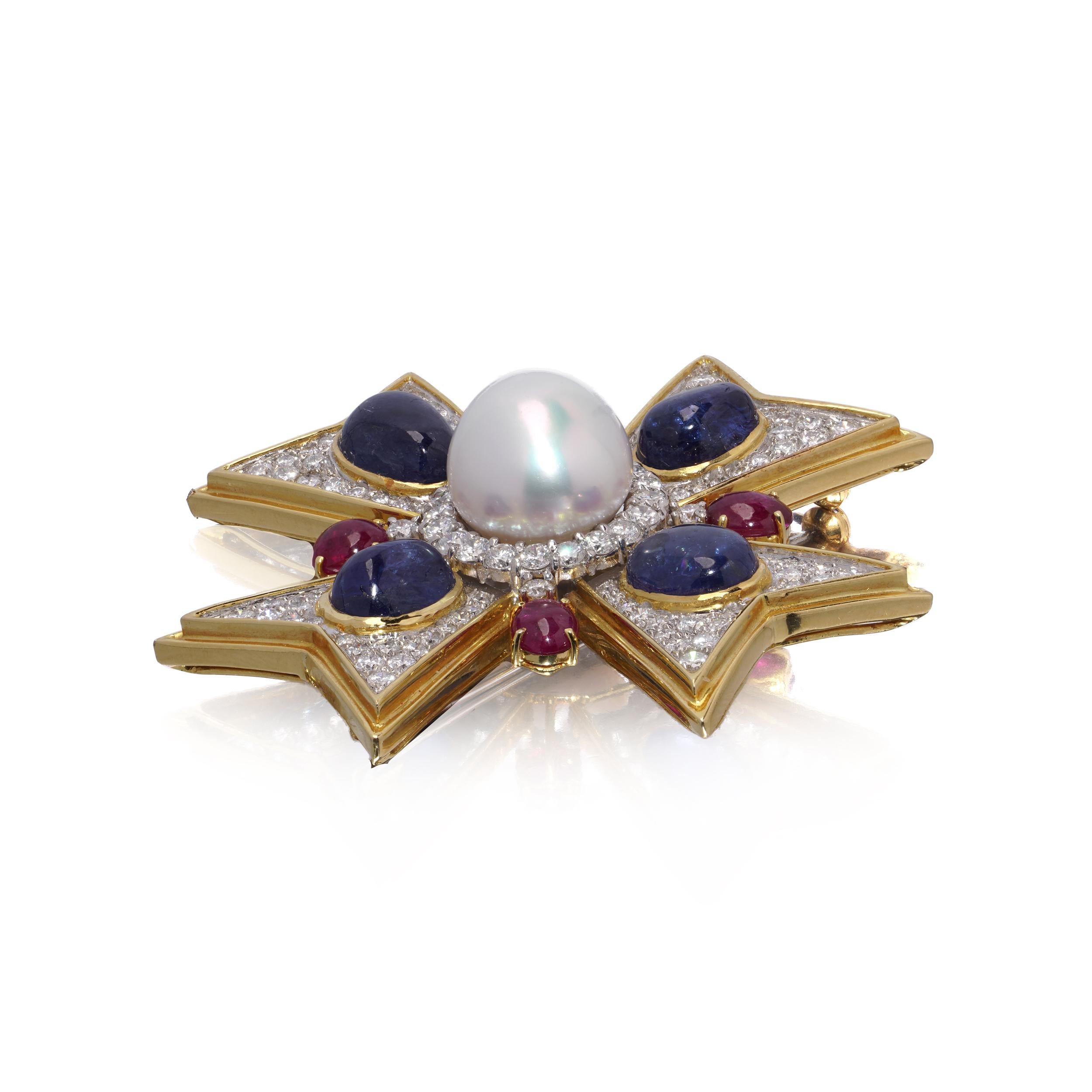 18kt Gold Gem-Set Maltese Cross Brooch en vente 5