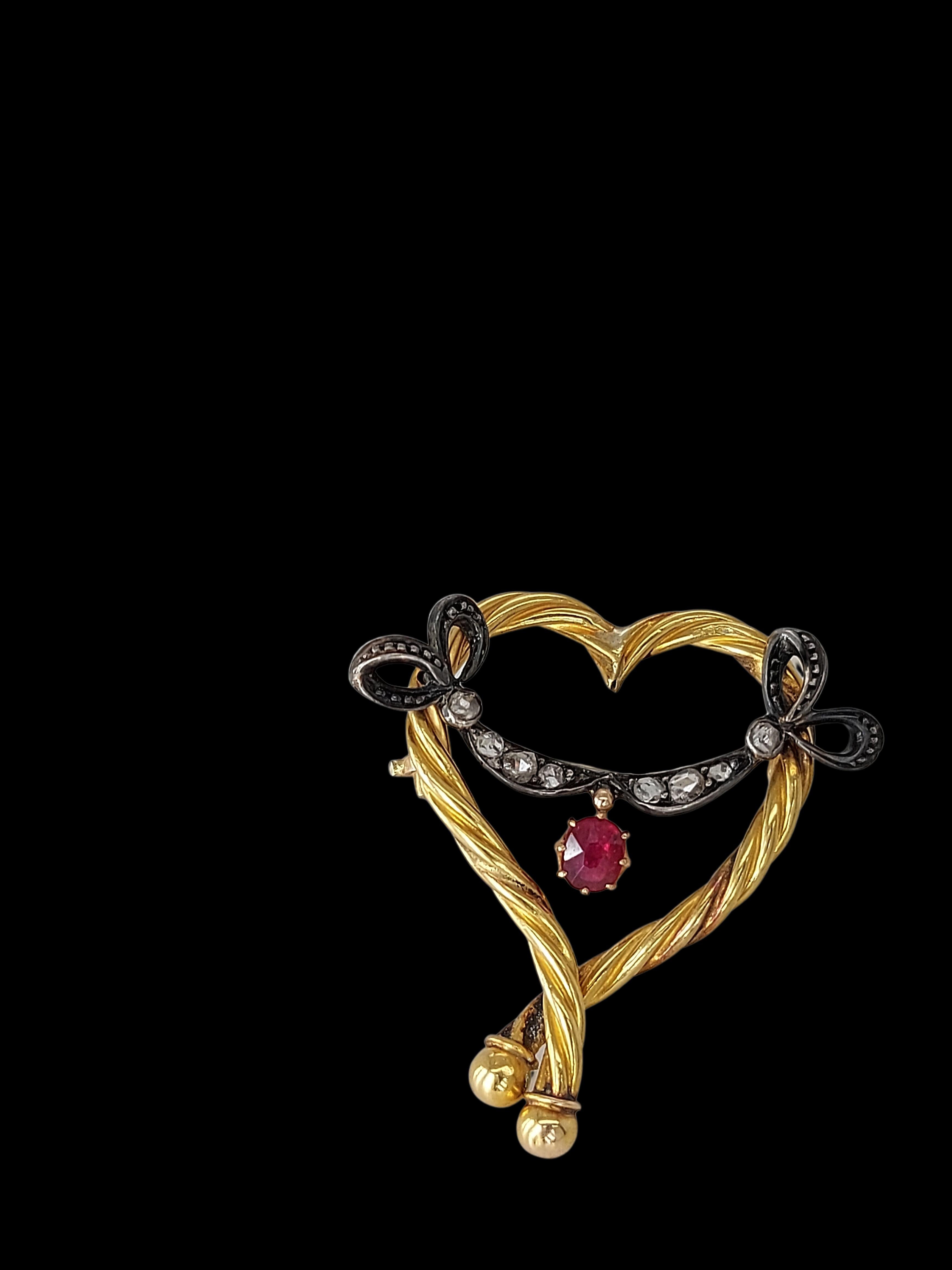 Brosche in Herzform aus 18 Karat Gold mit natürlichem Rubin und Diamanten im Altschliff im Angebot 3
