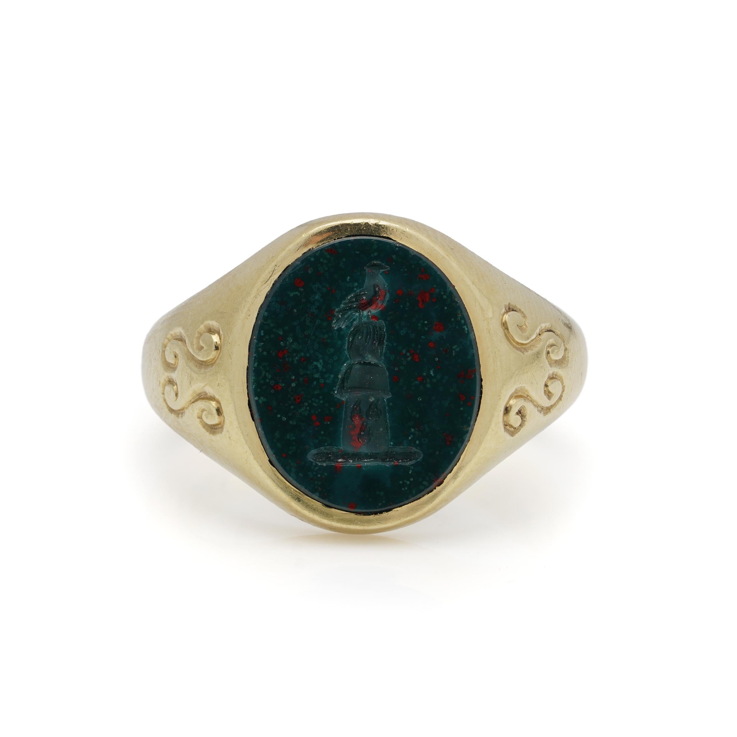 Taglio ovale Anello con stemma in ematite in oro 18kt, Sheffield 1990 in vendita