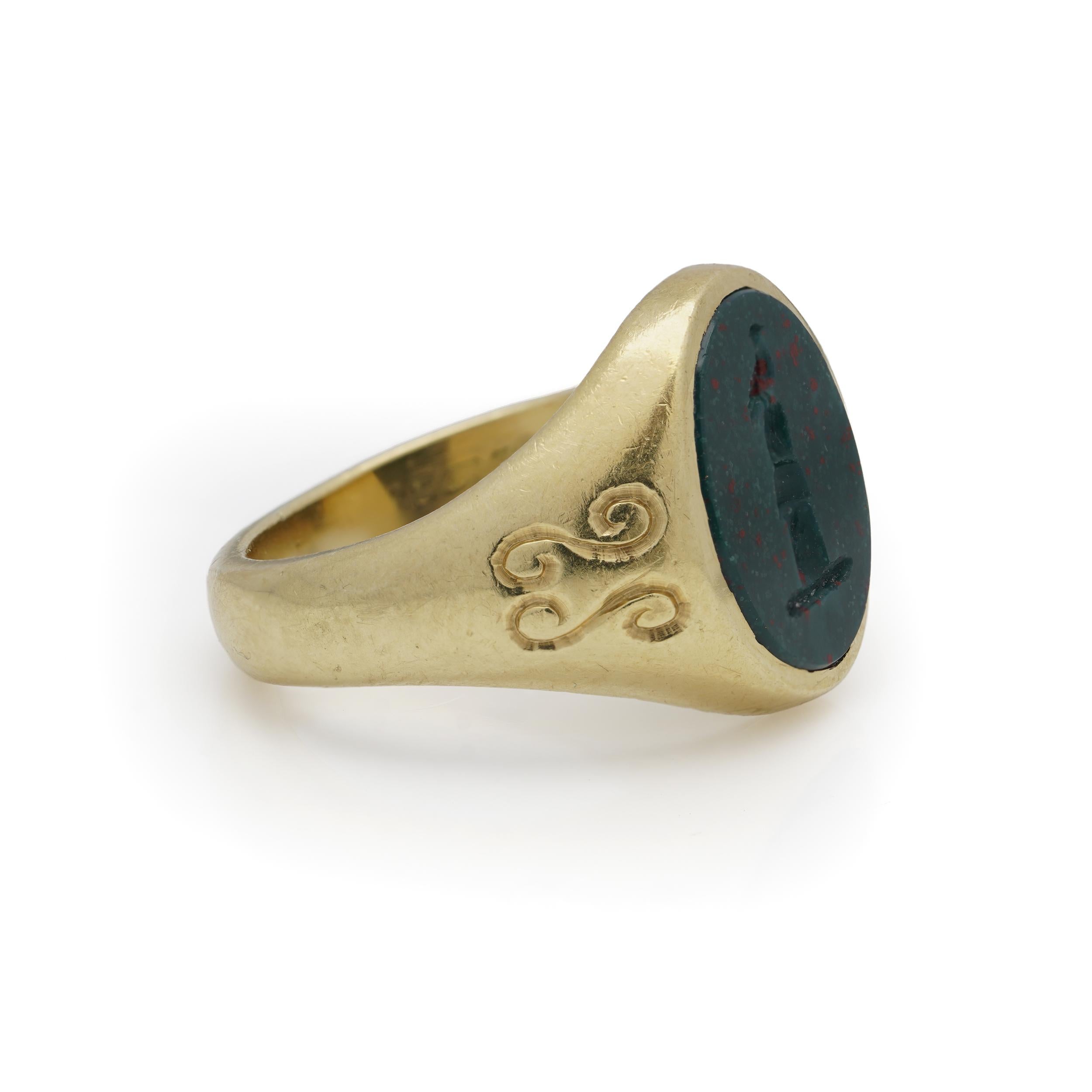 Anello con stemma in ematite in oro 18kt, Sheffield 1990 In condizioni buone in vendita a Braintree, GB