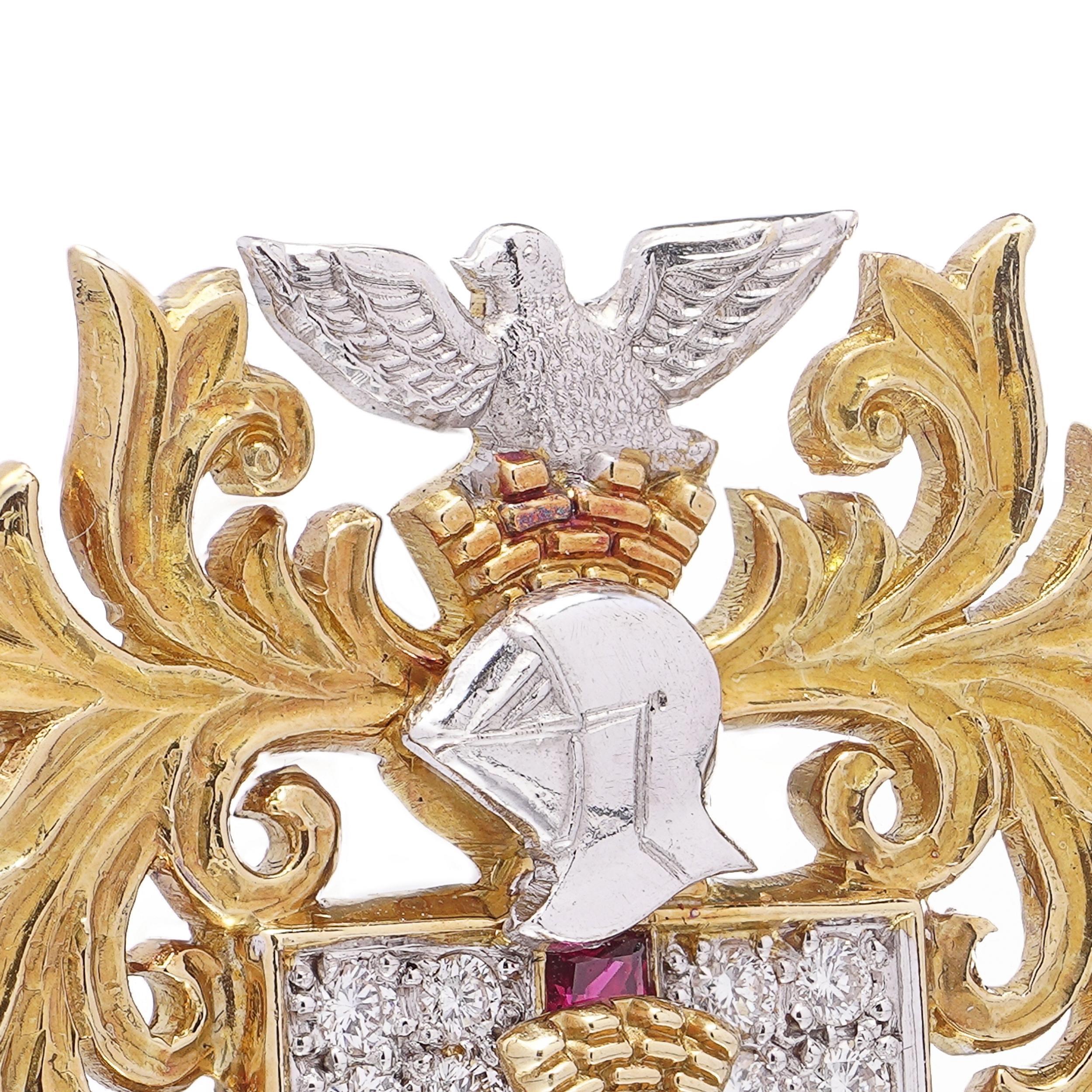Taglio brillante Spilla araldica in oro 18kt con diamanti e rubini, datata 2004 in vendita