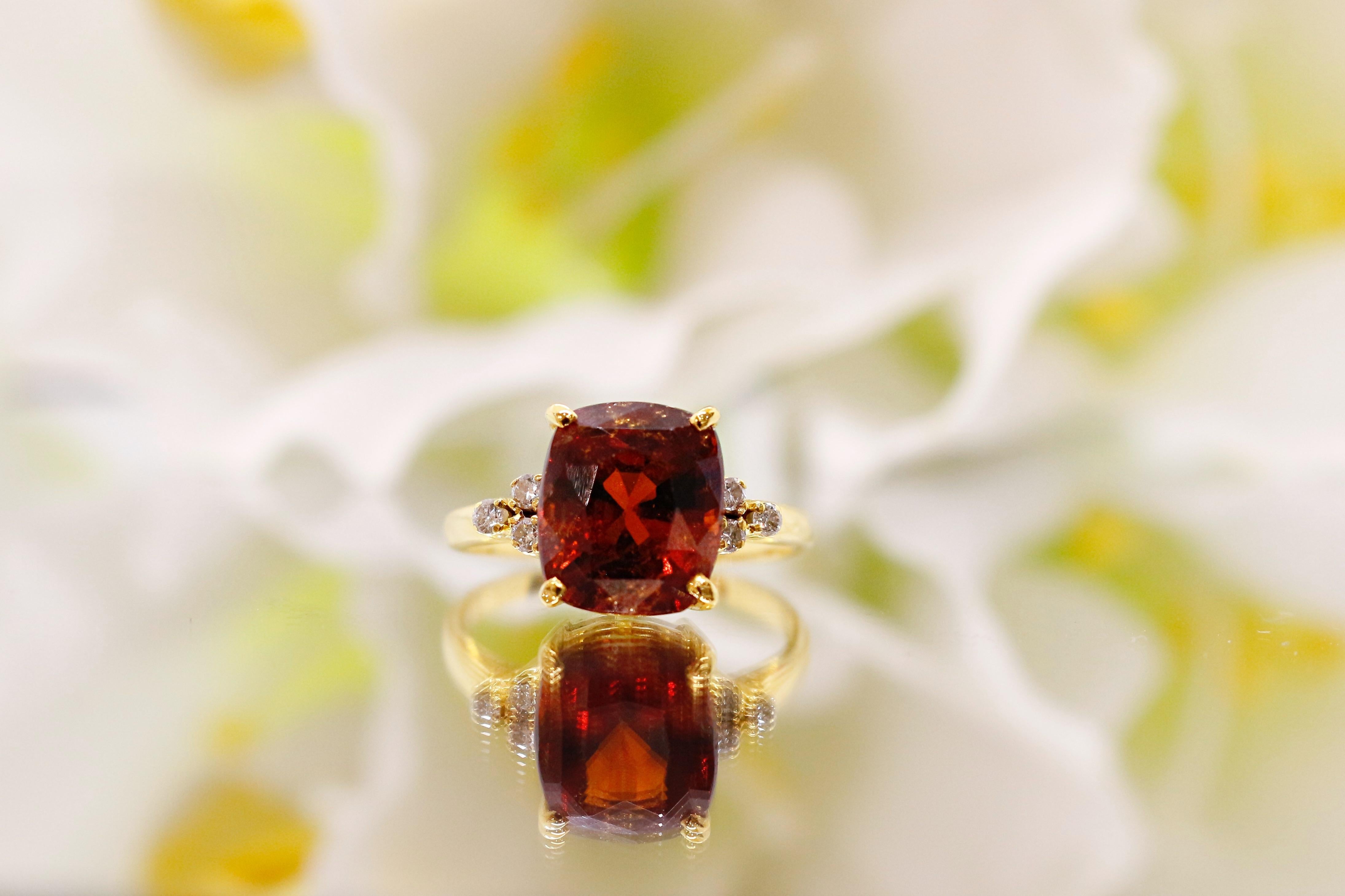 ◆Detail description◆

◆Solid 18kt Gold (shown in picture)

◆Hessonite Weight:  4 CT

◆Diamond Carat: 0.06 CT

◆Diamond Shape: Round mixed

◆Total Weight: 3.5 Gram

Discover the allure of Hessonite, a gemstone that captivates with its fiery