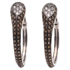 Boucles d'oreilles en or 18kt avec 2.54ct de diamants bruns et blancs