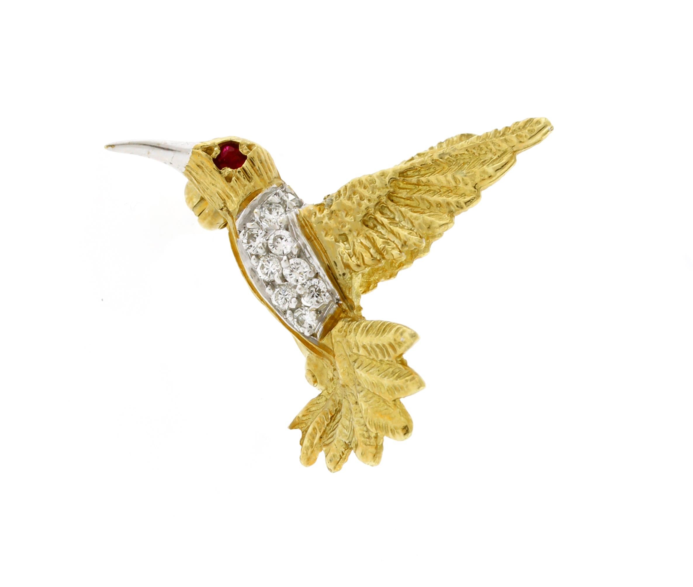 18Kt Gold Hummingbird Brooch In Excellent Condition In Bethesda, MD