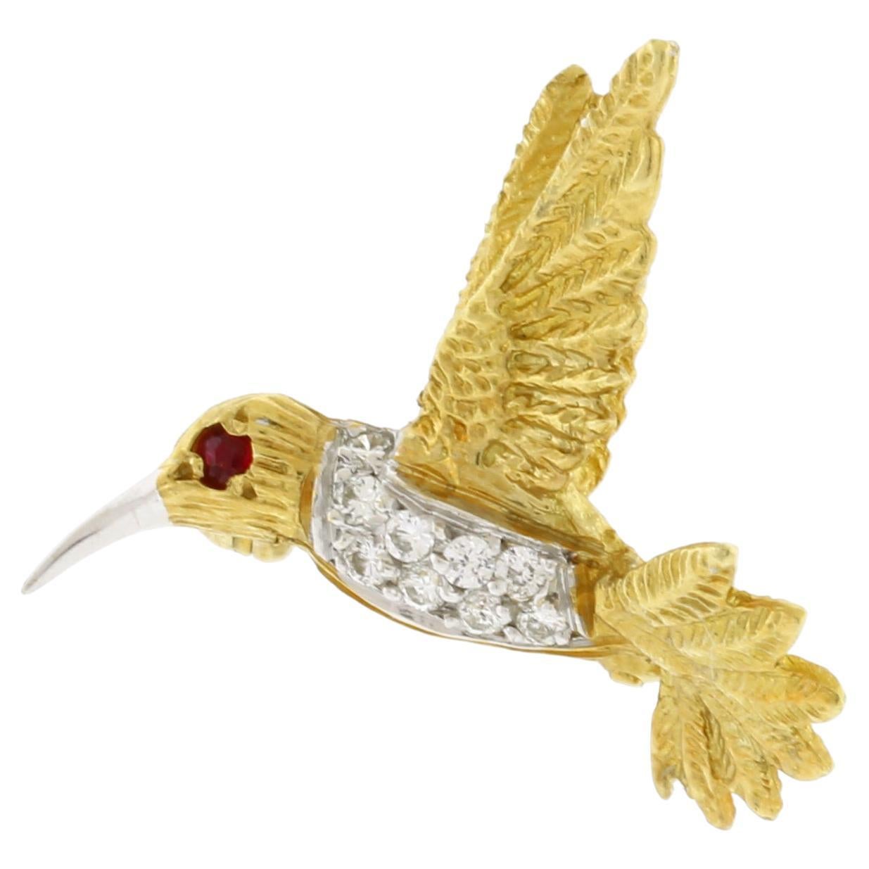 18Kt Gold Hummingbird Brooch