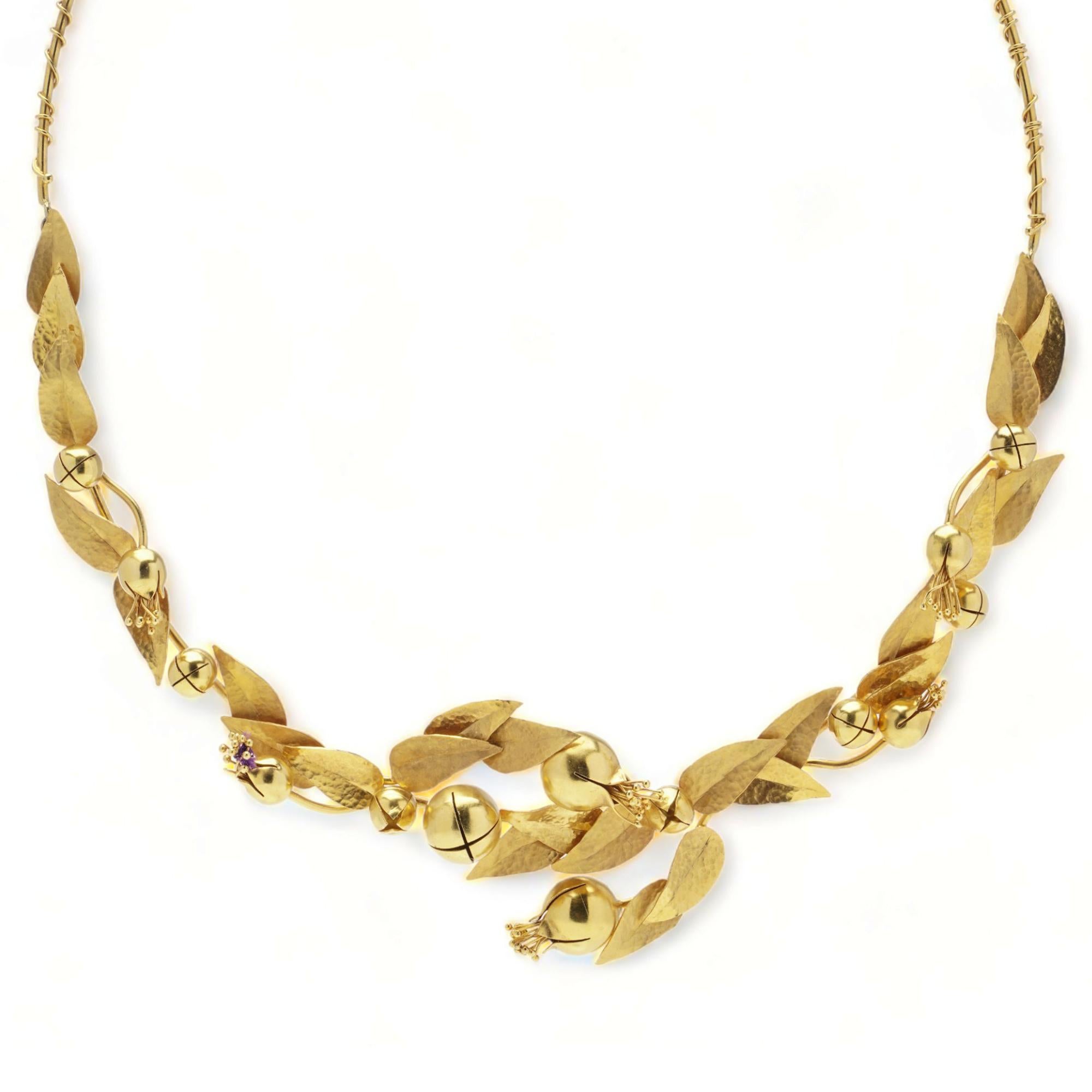 Women's 18KT Gold Jewellery Set For Sale