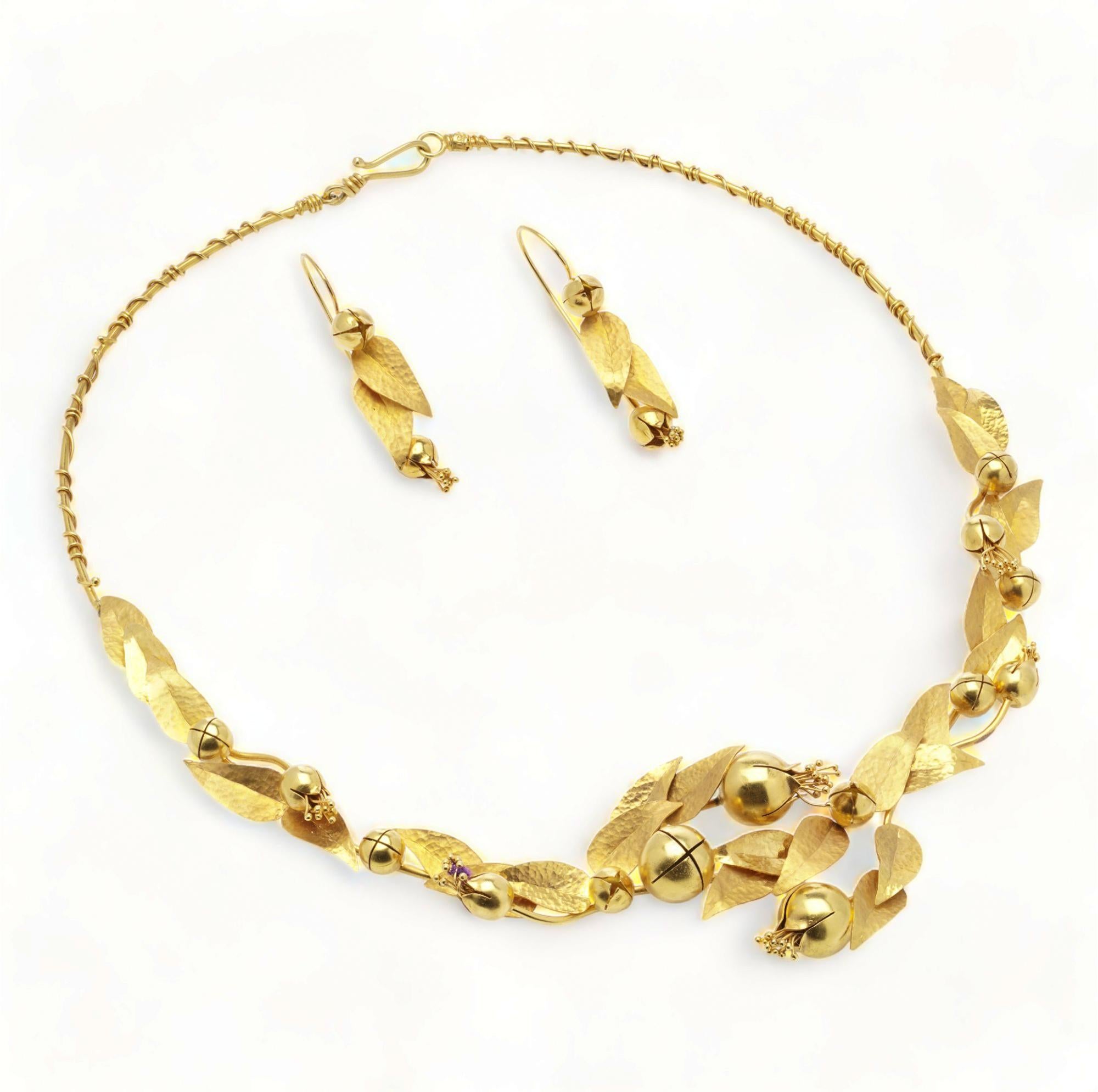 18KT Gold Jewellery Set For Sale 2