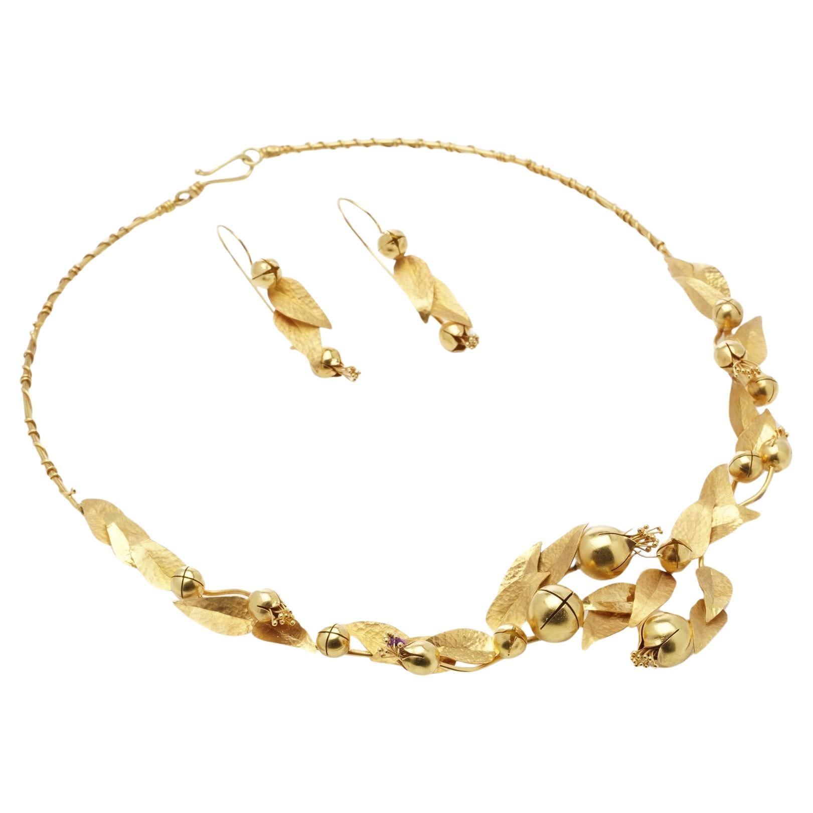 18KT Gold Jewellery Set For Sale