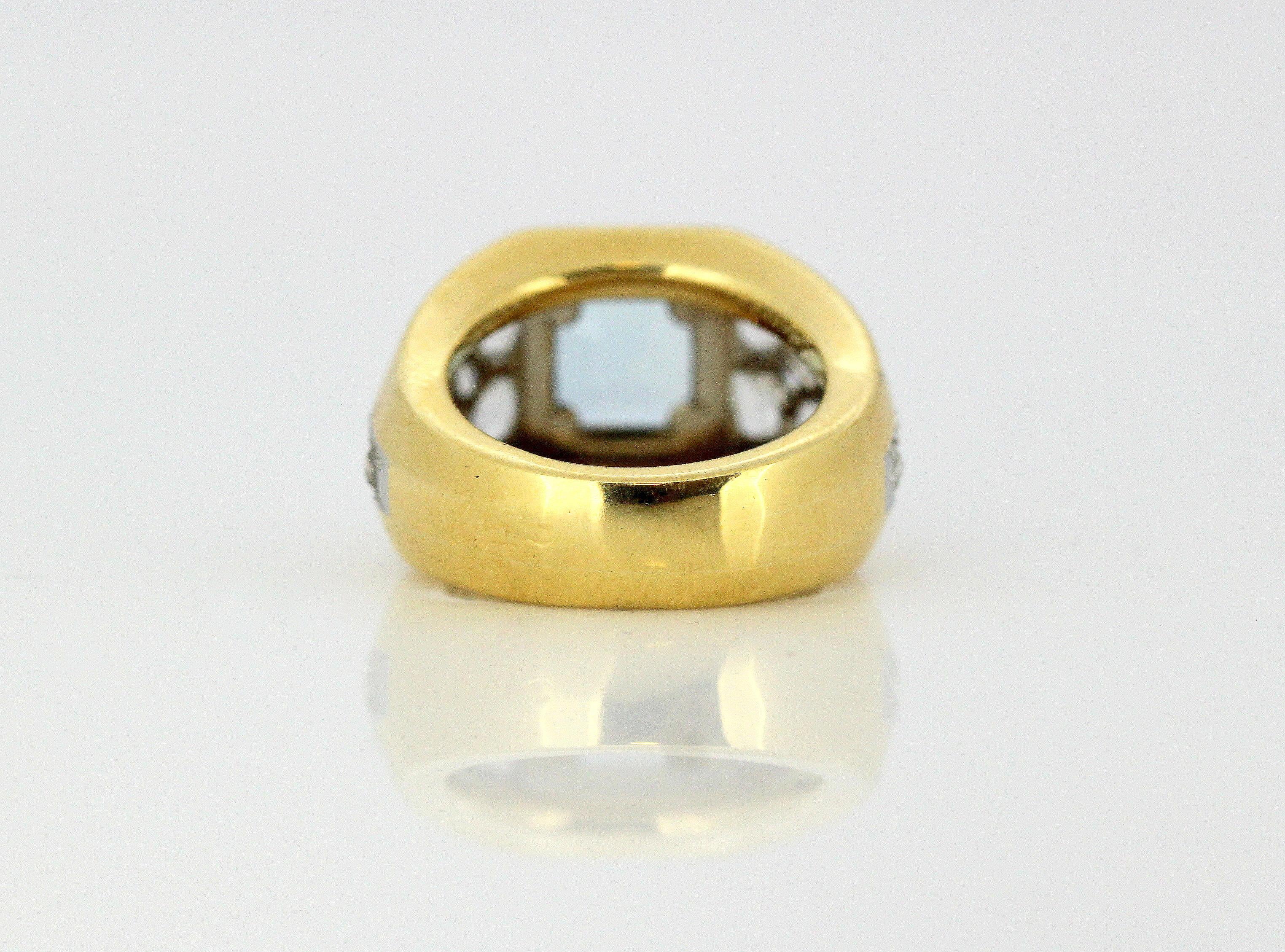 18 Karat Gold Ladies Ring with Aquamarine and Diamonds, circa 1940s 4