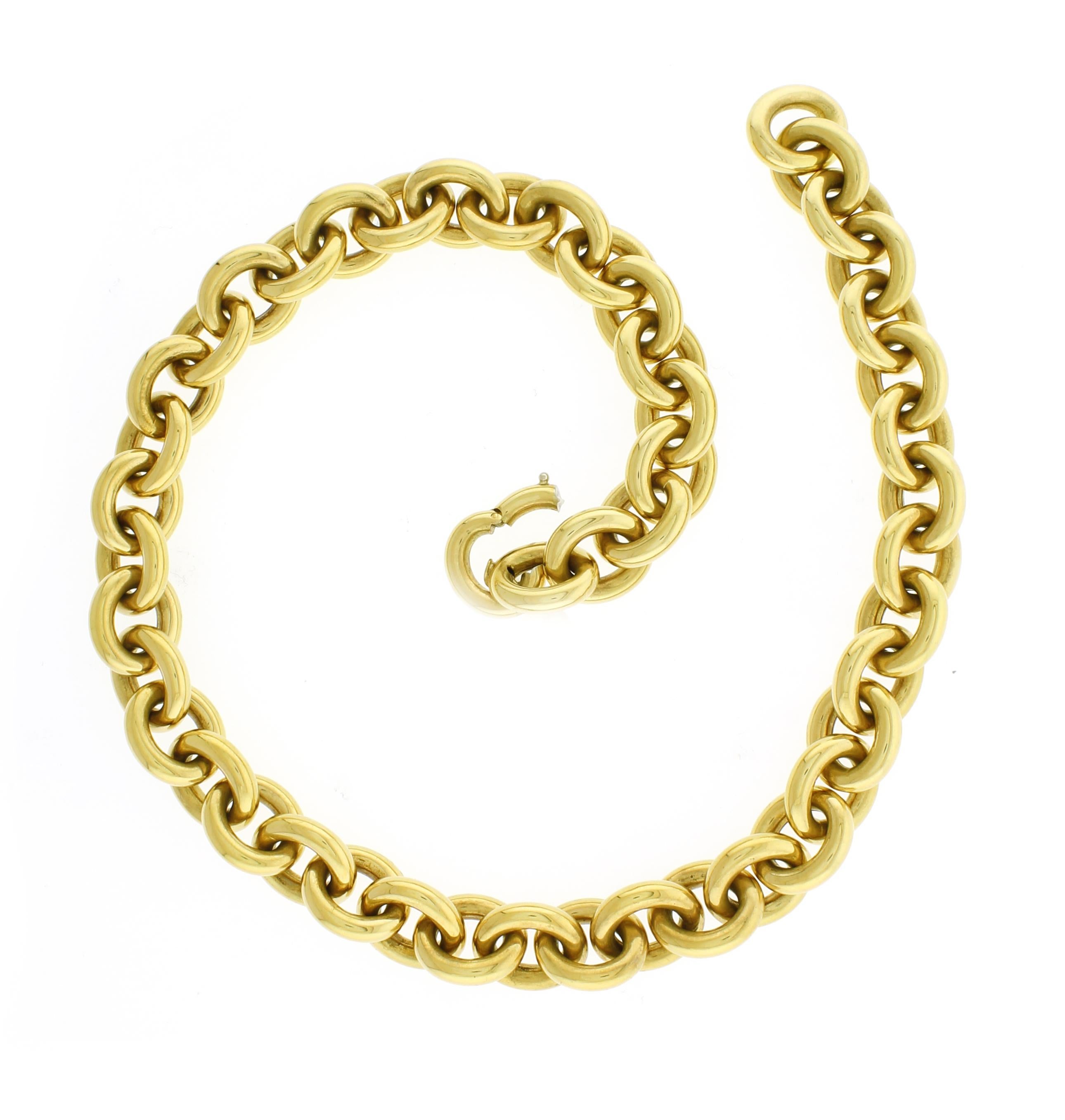 This stylish gold necklace is both lightweight and trendy.
♦ Metal: 18 Karat Yellow Gold
♦ Circa: 1980s
♦ Length: 18.5 inches
♦ Width: 9/16th of an inch
♦ Weight: 83.7grams
♦ Packaging: Pampillonia Presentation Box
♦ Condition: Excellent , pre-owned