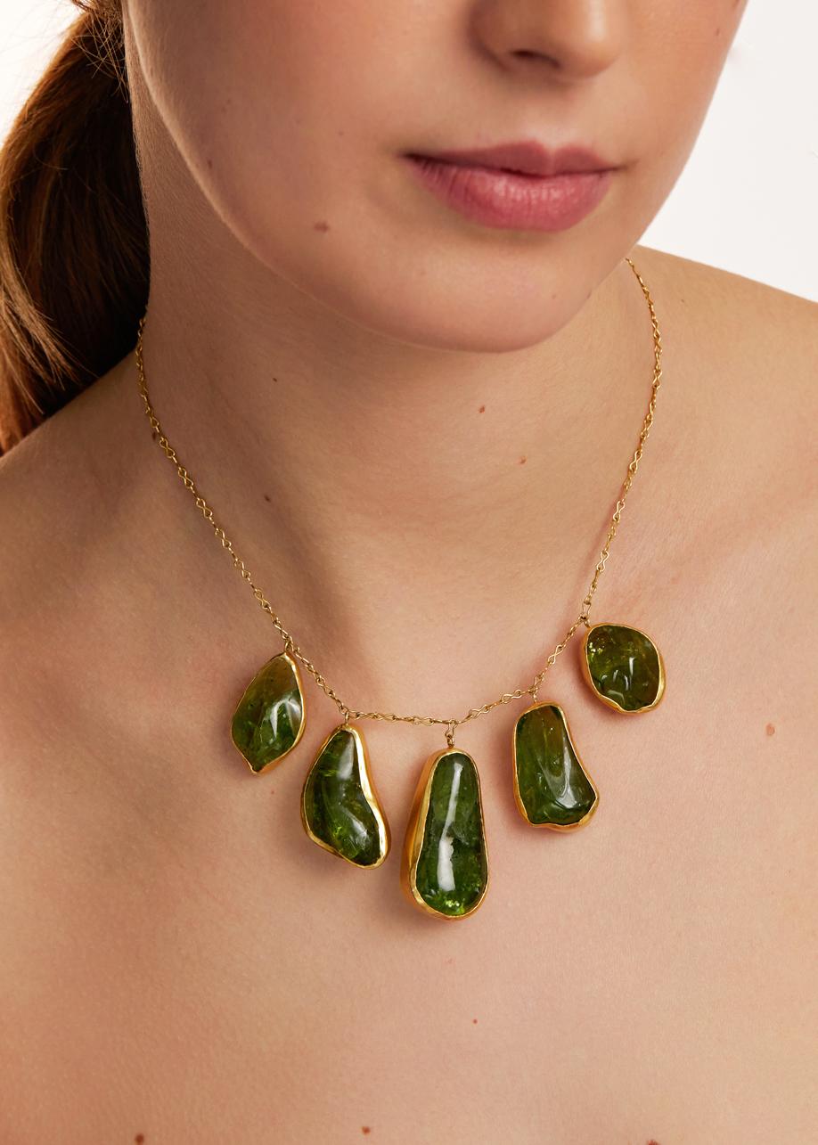 18kt Gold Large Peridot Colette Set Necklace In New Condition For Sale In London, GB