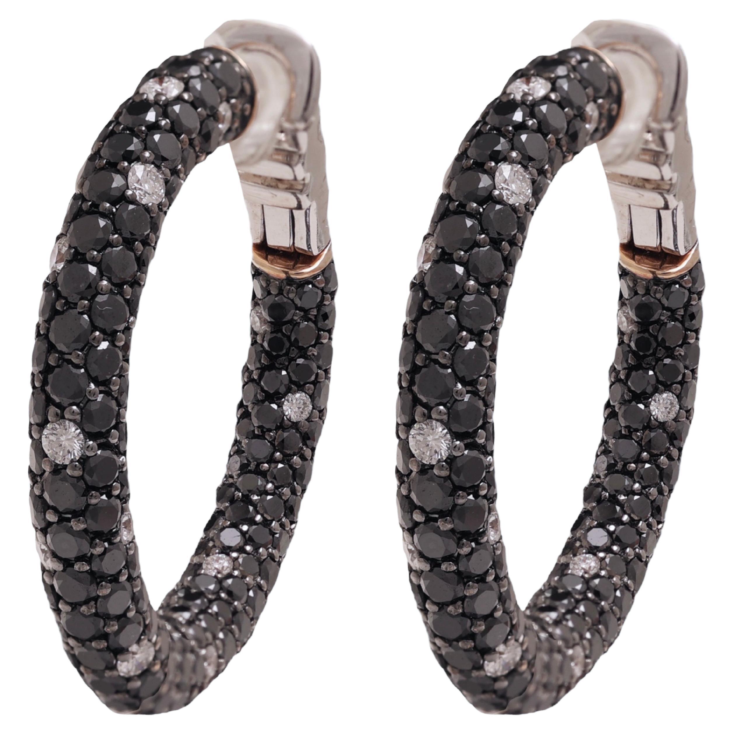 18kt Gold Loop Earrings, 0, 78ct White Diamonds, 7, 14ct Black Diamonds For Sale