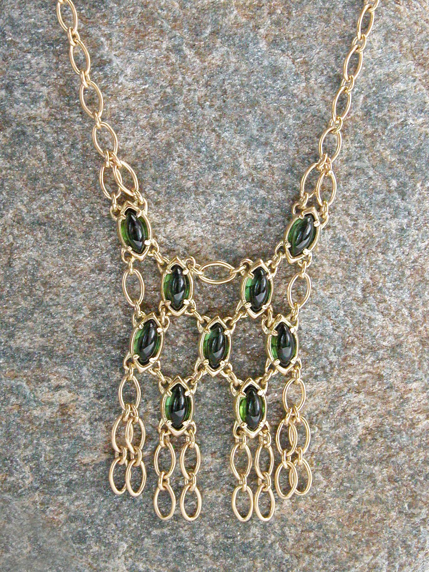 18kt Gold Mesh Chain Pendant Necklace with Green Tourmaline Marquise Cabochon In New Condition For Sale In Weehawken, NJ