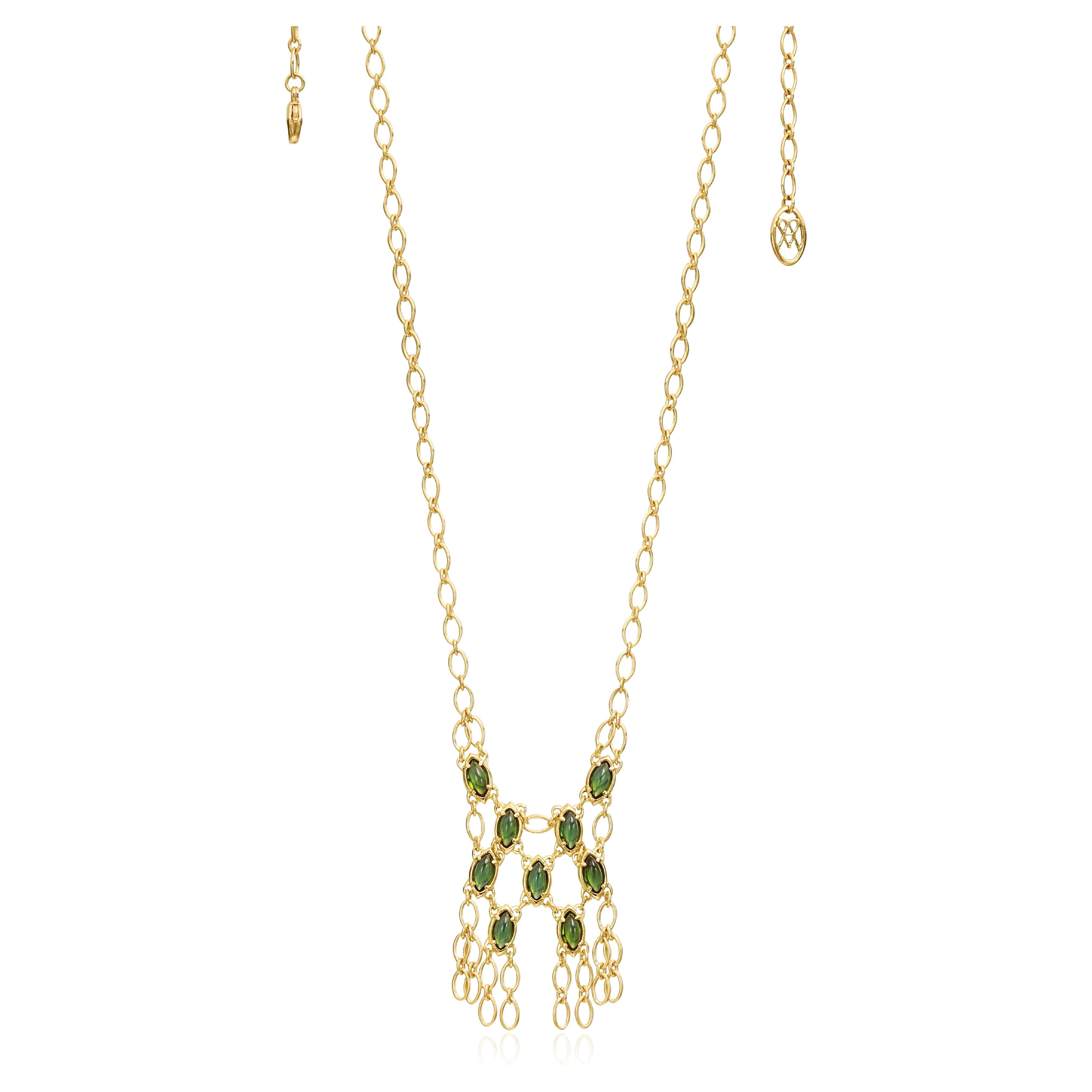 18kt Gold Mesh Chain Pendant Necklace with Green Tourmaline Marquise Cabochon For Sale