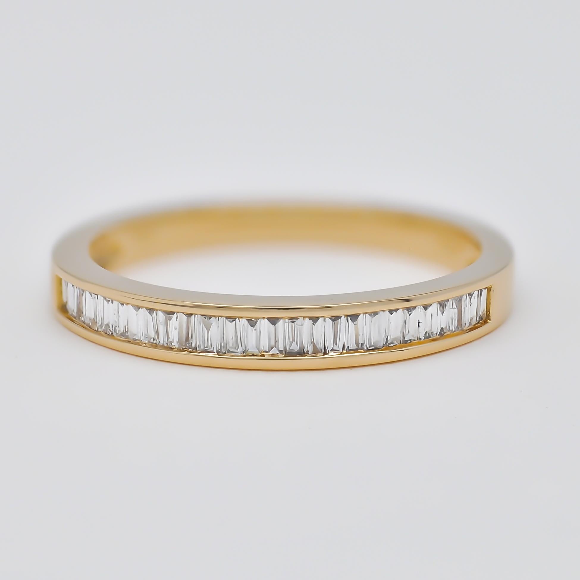 Alliance d'éternité en or 18 carats avec diamants baguettes naturels R043586RG en vente 3