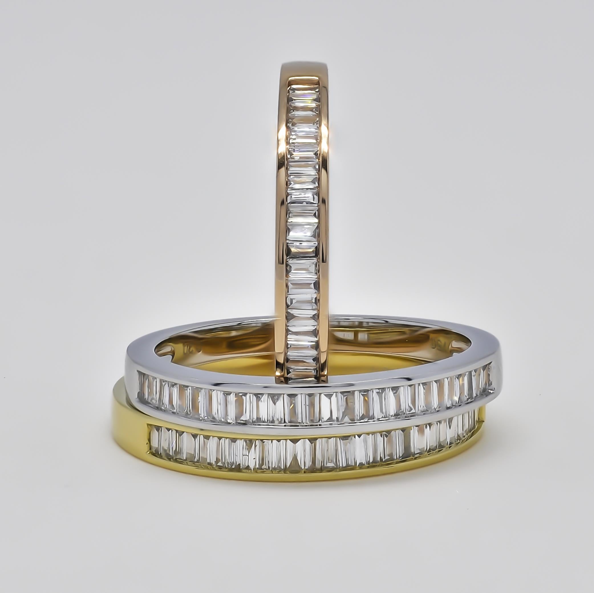18KT Gold Natürlicher Baguette-Diamant-Ehering mit halber Eternity R043586WG im Zustand „Neu“ im Angebot in Antwerpen, BE