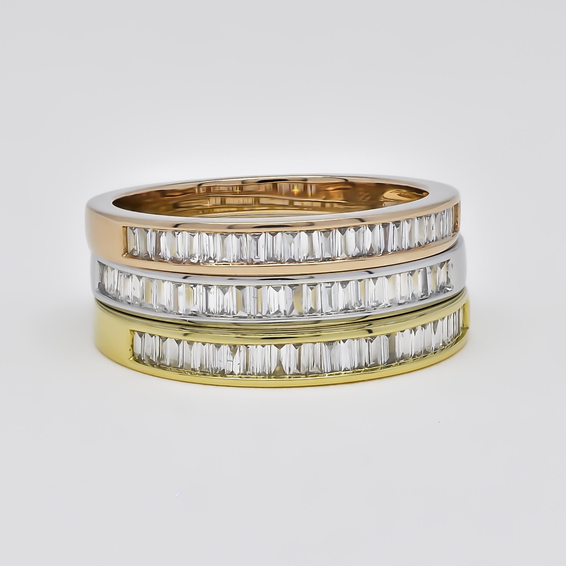 18KT Gold Natürlicher Baguette-Diamant-Ehering mit halber Eternity R043586WG für Damen oder Herren im Angebot