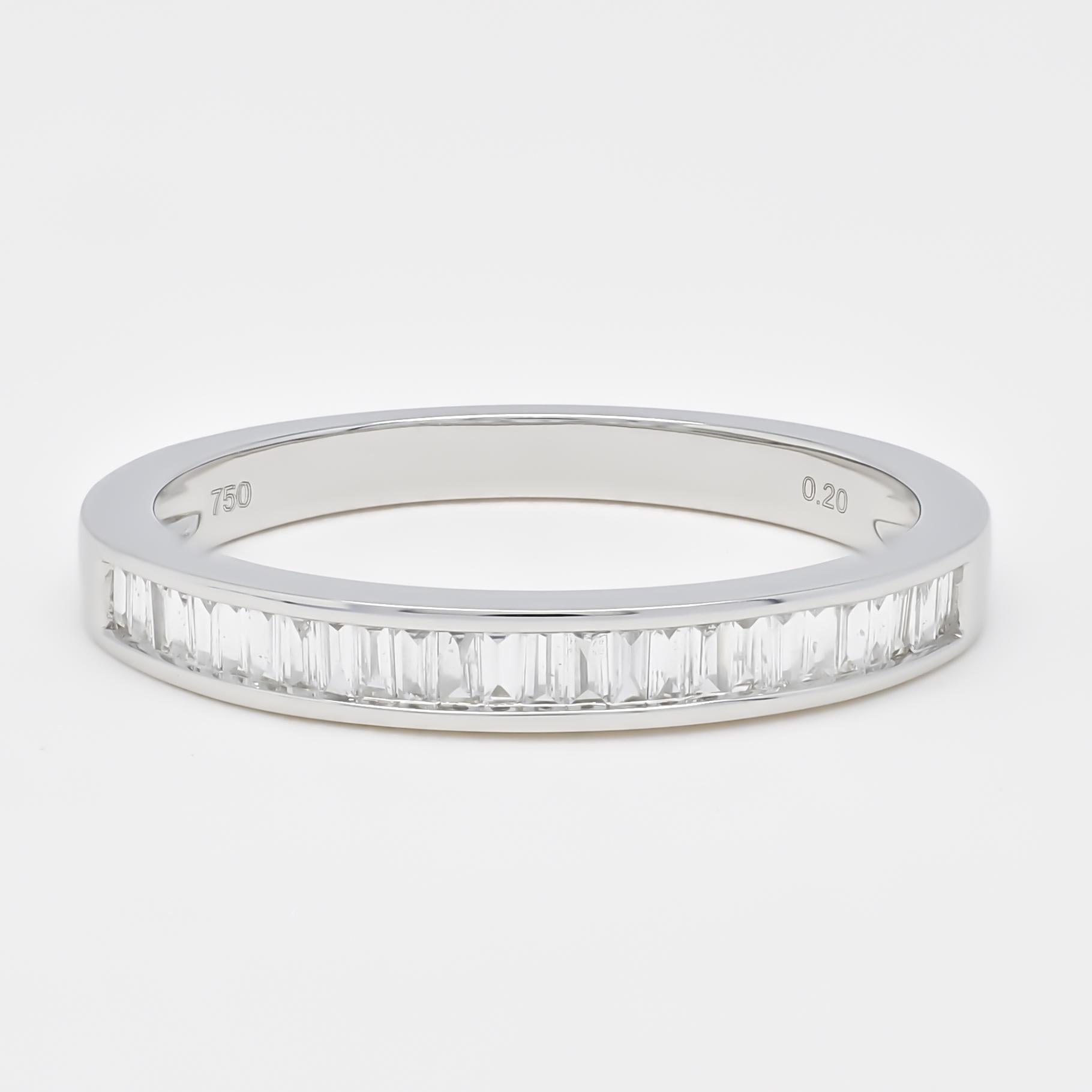 Alliance d'éternité en or 18 carats avec diamants baguettes naturels R043586WG en vente 2
