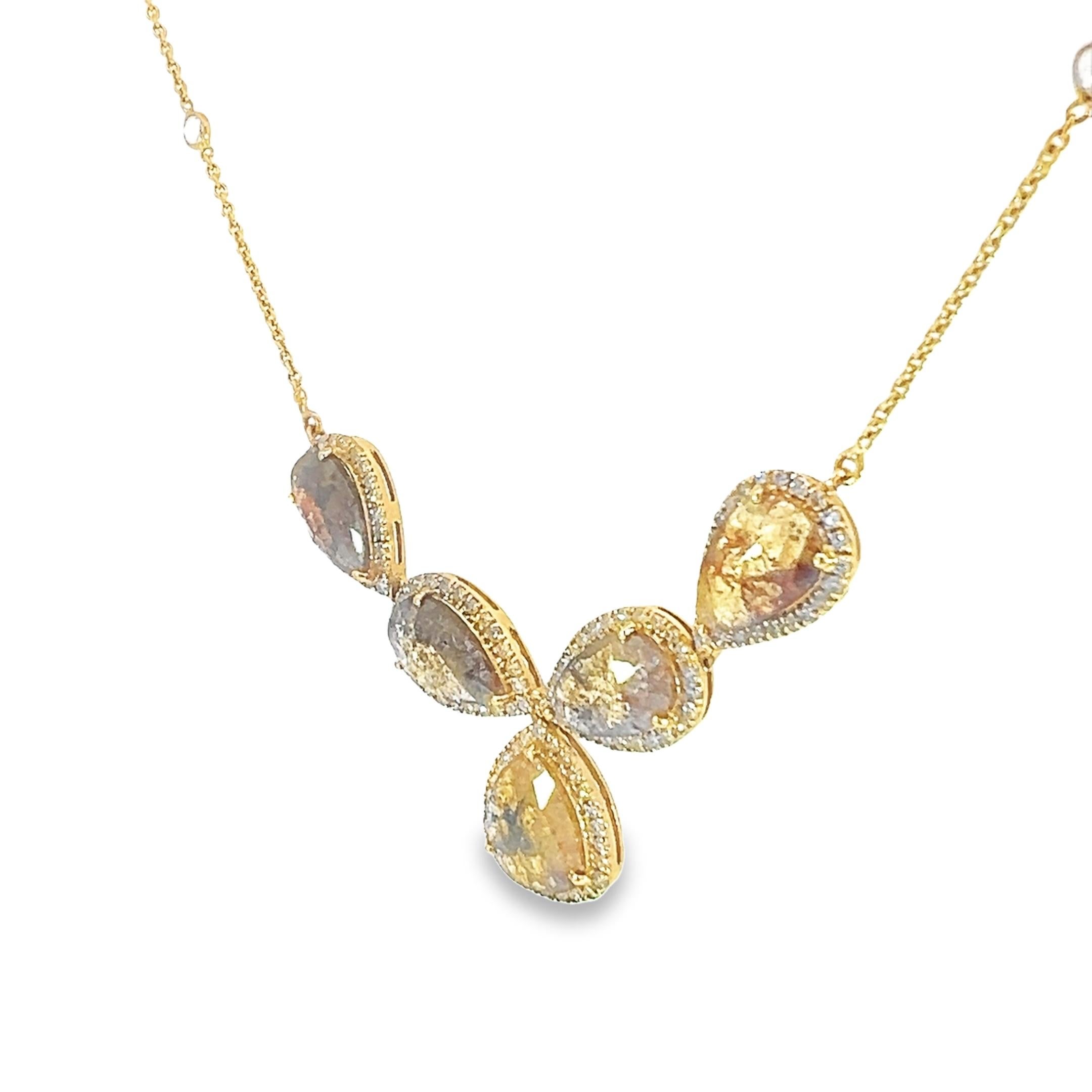Mixed Cut 18Kt Gold natural diamond necklace For Sale