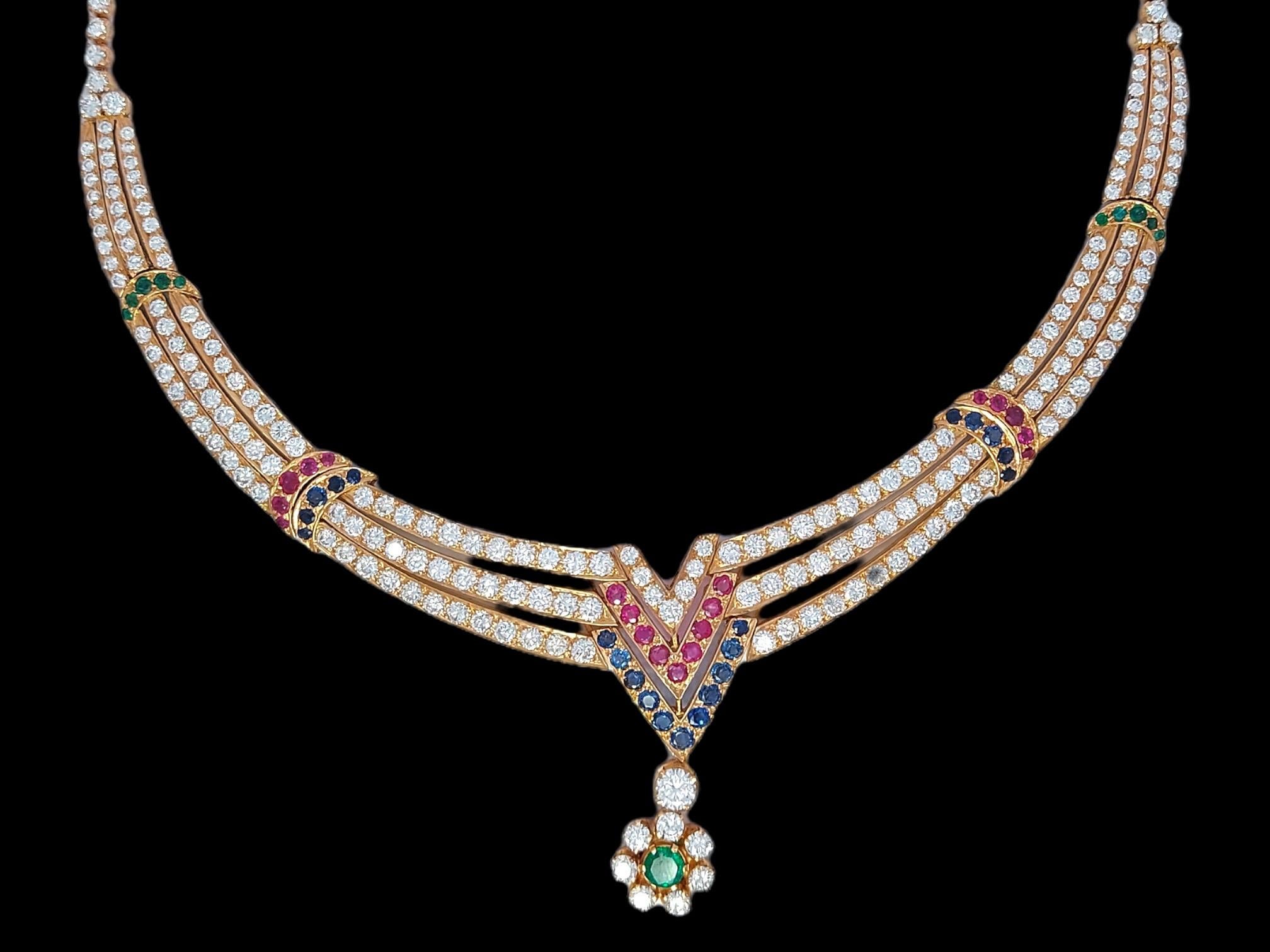  Collier, boucles d'oreilles, bracelet en or 18 carats, bague sertie de diamants et pierres précieuses en vente 11