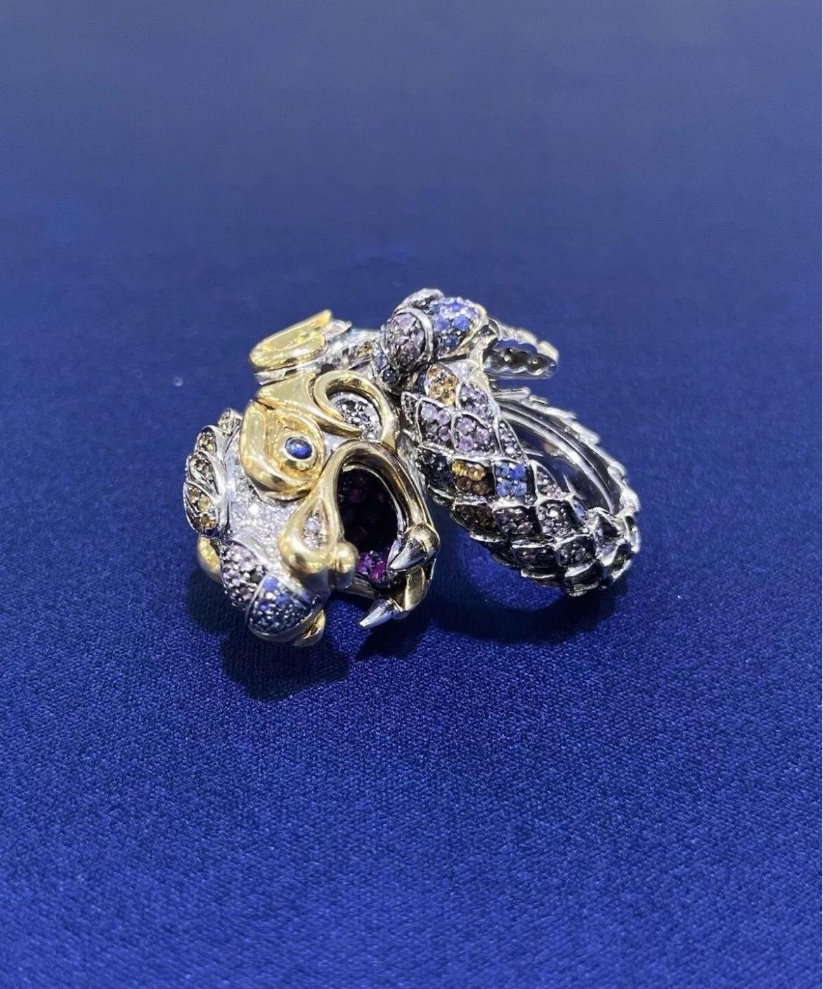 Anillo de cóctel de oro de 18 quilates Paolo Piovan Gioielli Precioso dragón de diamantes y zafiros en venta 7