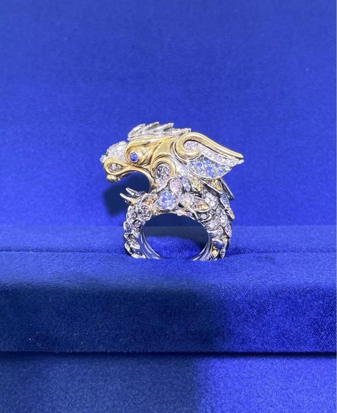 Anillo de cóctel de oro de 18 quilates Paolo Piovan Gioielli Precioso dragón de diamantes y zafiros en venta 9