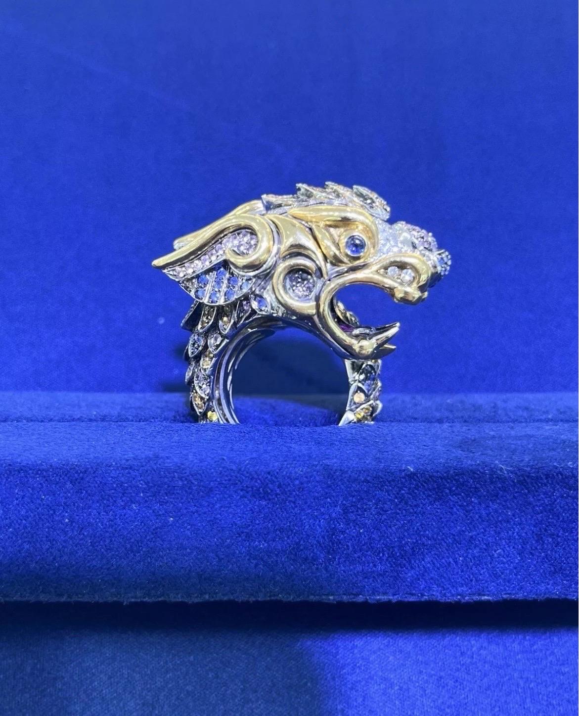Anillo de cóctel de oro de 18 quilates Paolo Piovan Gioielli Precioso dragón de diamantes y zafiros en venta 12